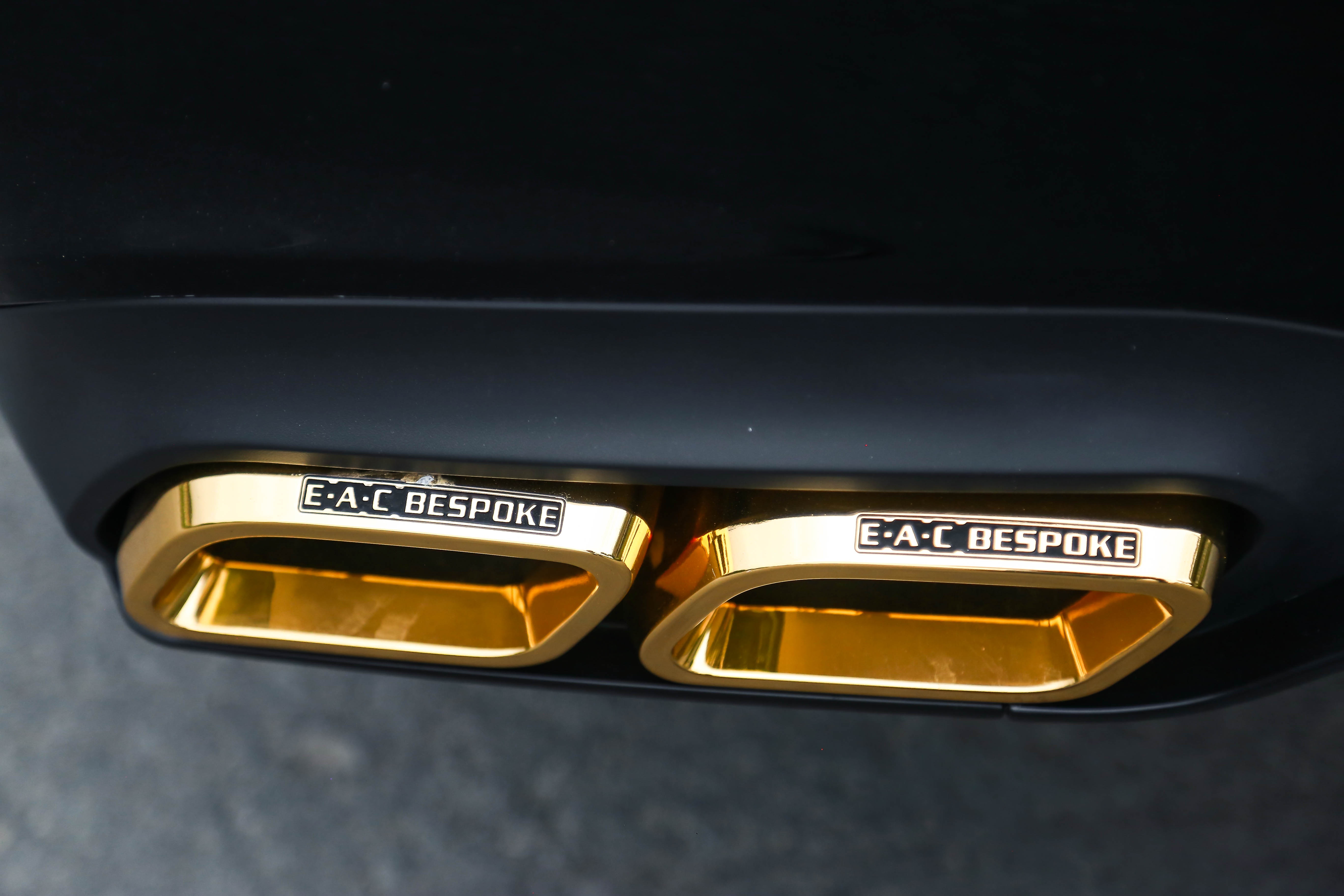 Mercedes-Benz E 300 AMG mạ vàng đính kim cương ảnh 11 Mercedes-Benz E 300 AMG ma vang dinh kim cuong anh 11