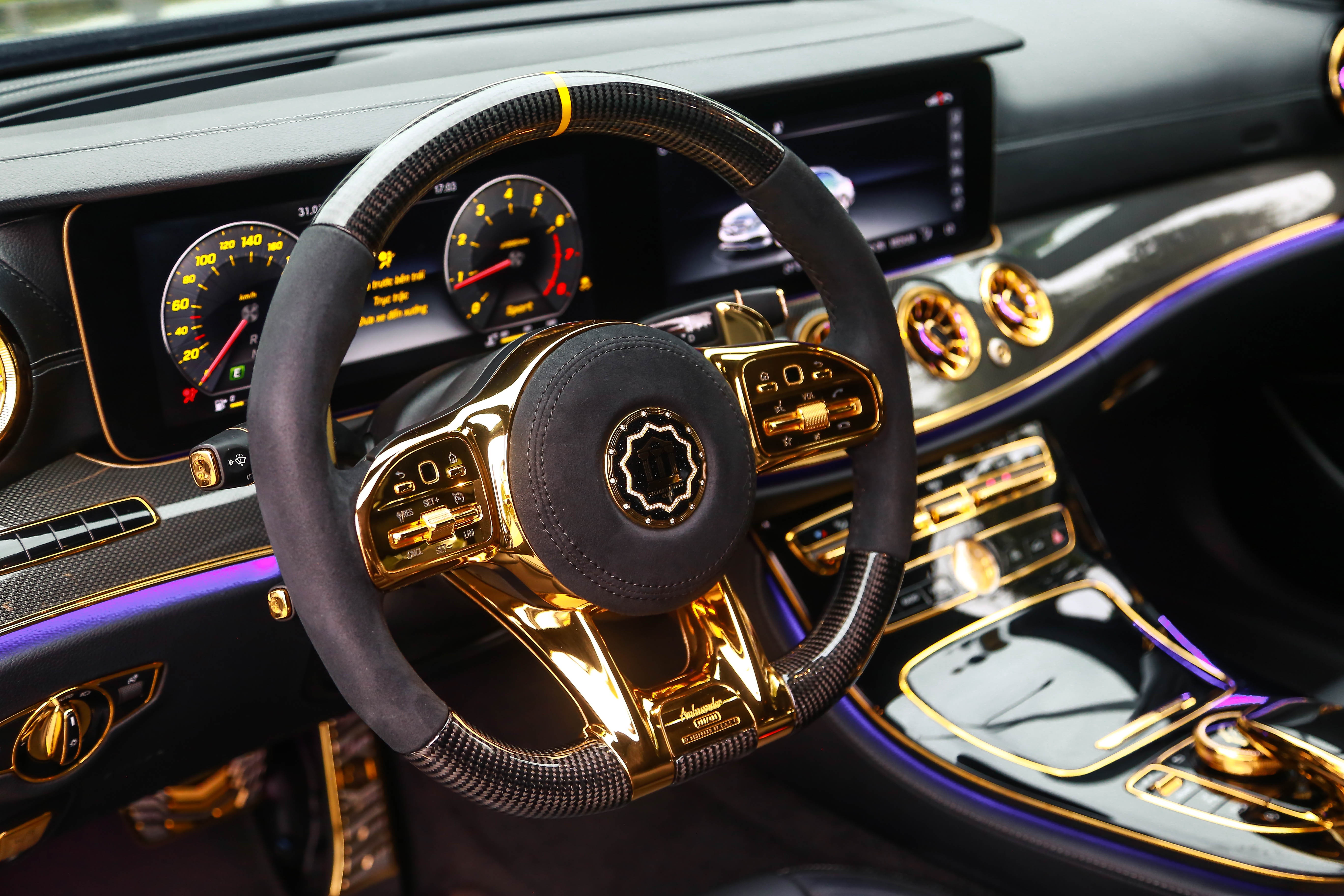 Mercedes-Benz E 300 AMG mạ vàng đính kim cương ảnh 12 Mercedes-Benz E 300 AMG ma vang dinh kim cuong anh 12