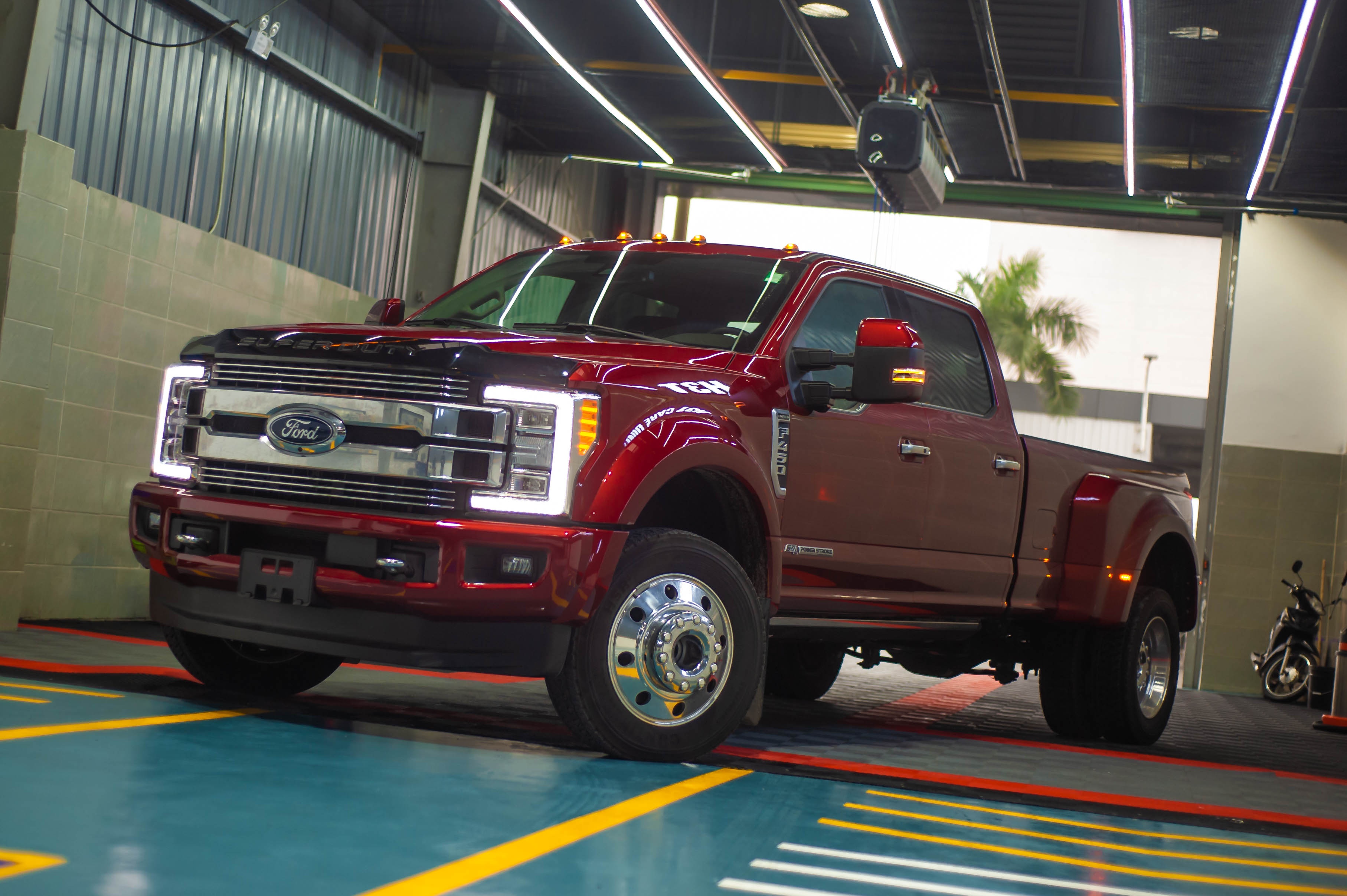 Ford F-450 Super Duty Limited tai VN anh 7