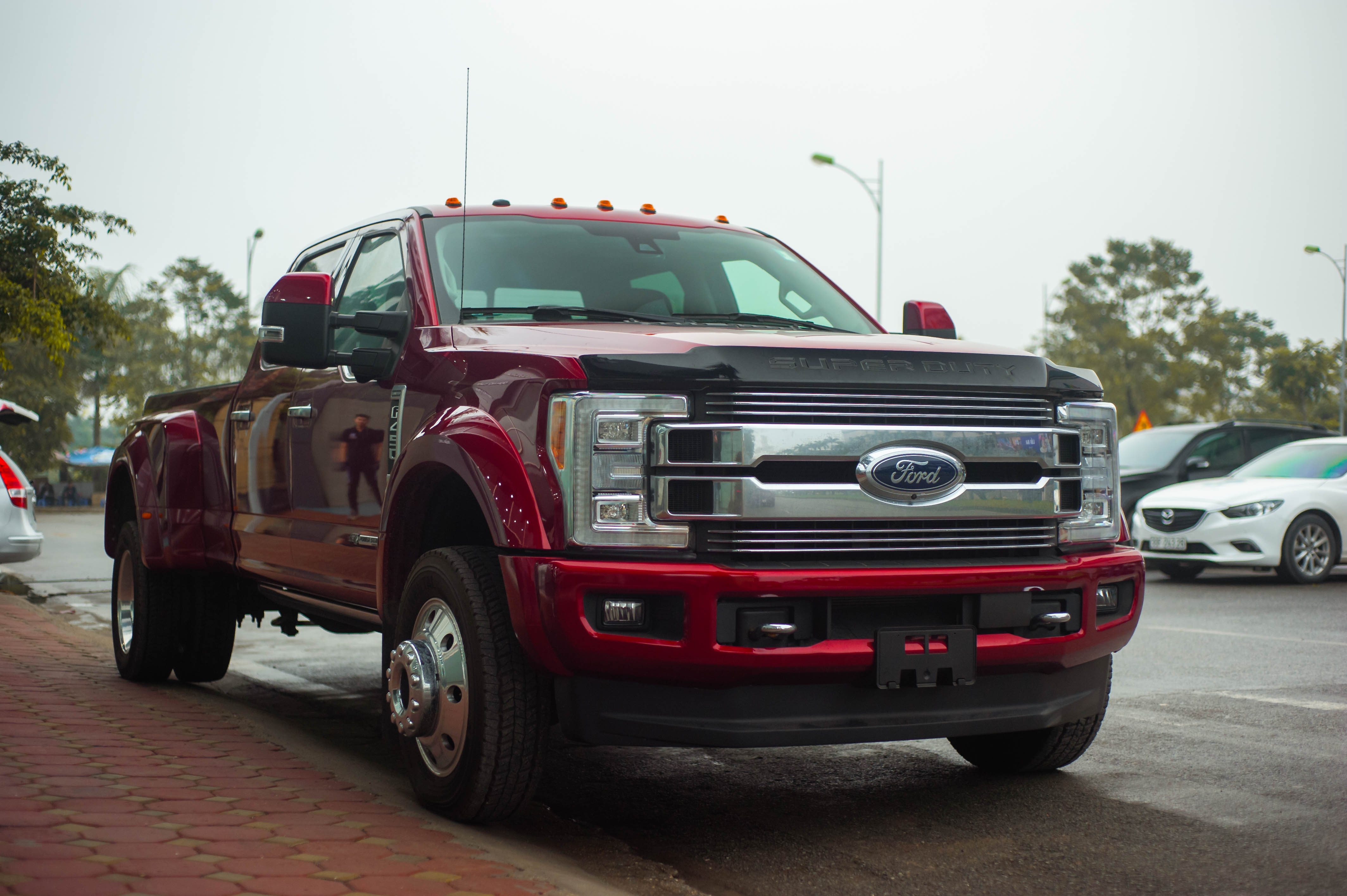 Ford F-450 Super Duty Limited tai VN anh 2