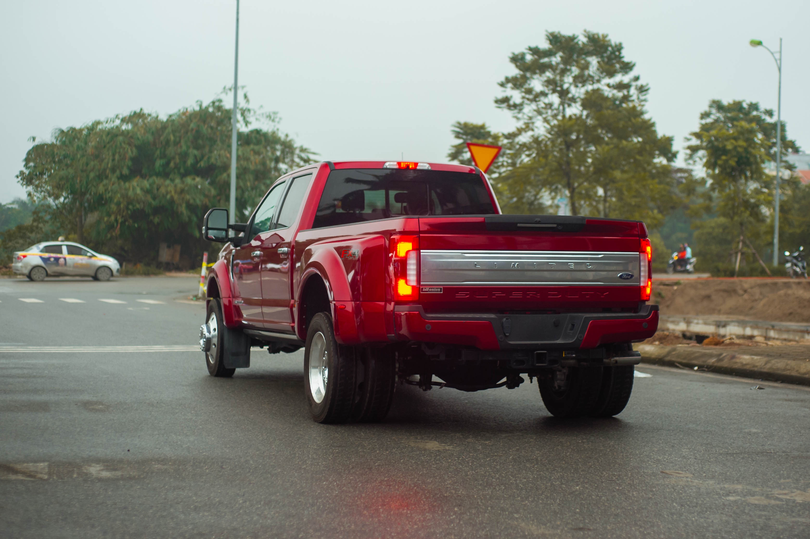 Ford F-450 Super Duty Limited tai VN anh 10