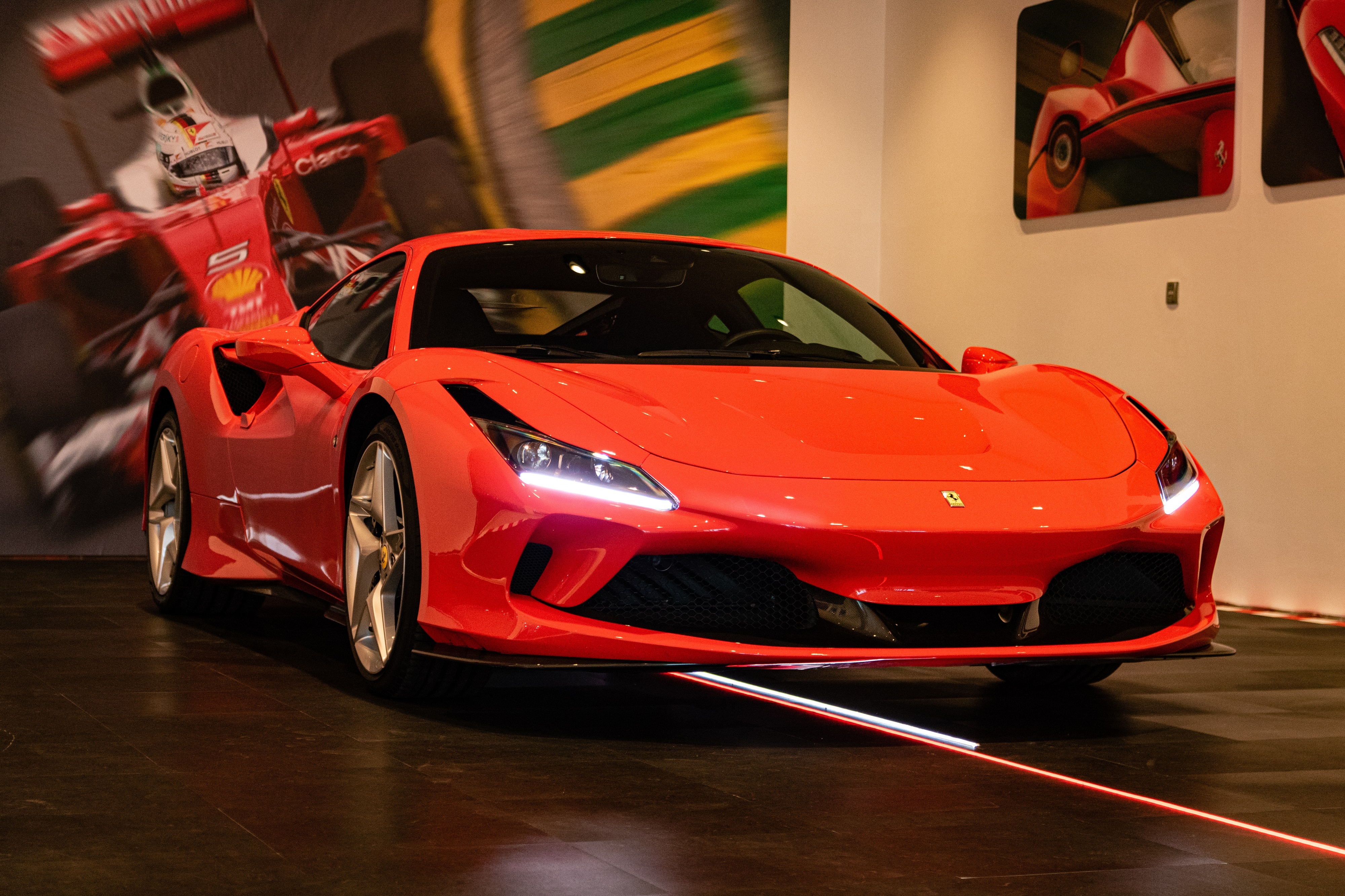 Ngam Ferrari F8 Tributo thu 2 cap ben Viet Nam hinh anh
