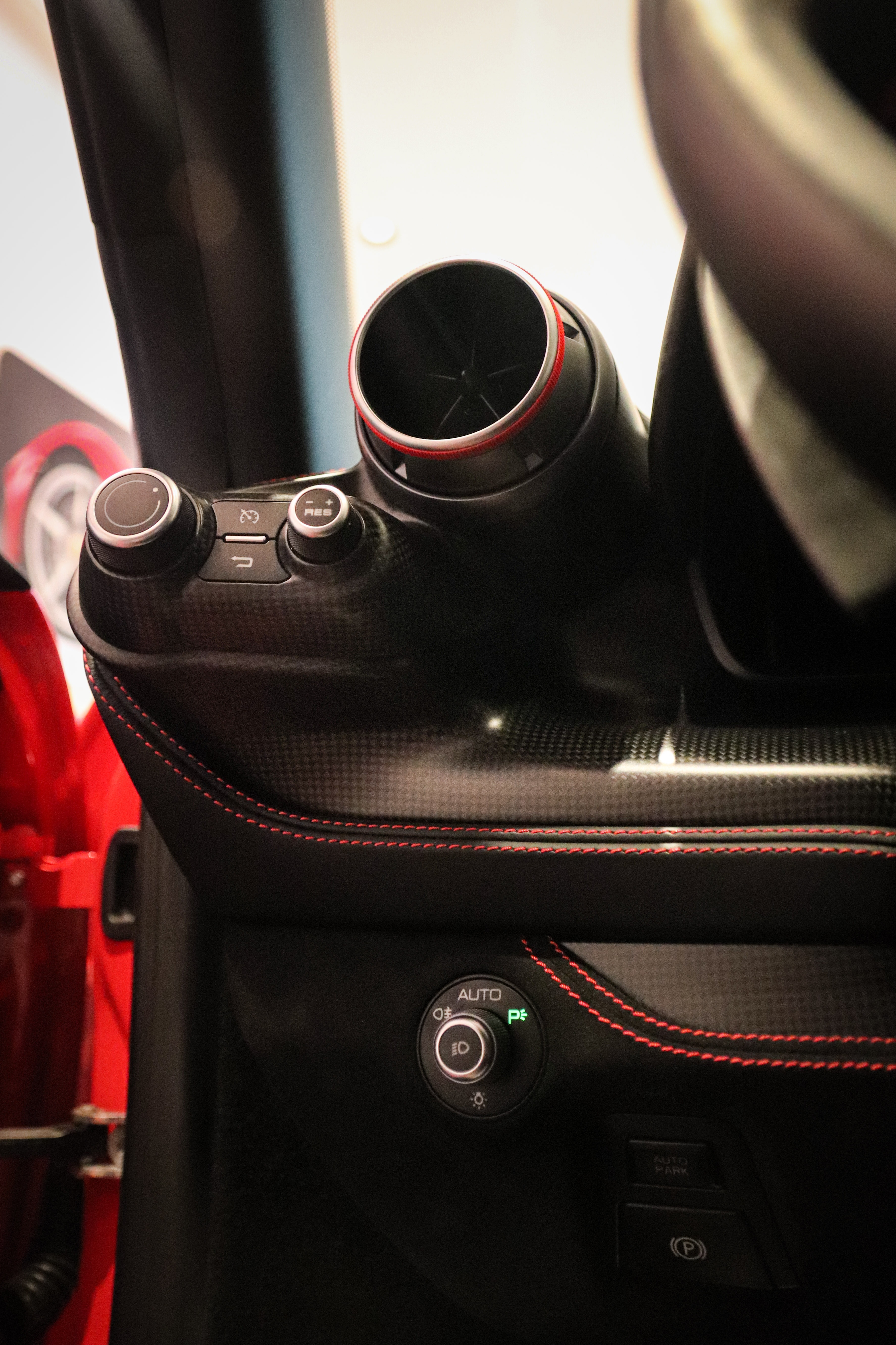 Ferrari F8 Tributo thu 2 ve VN anh 16