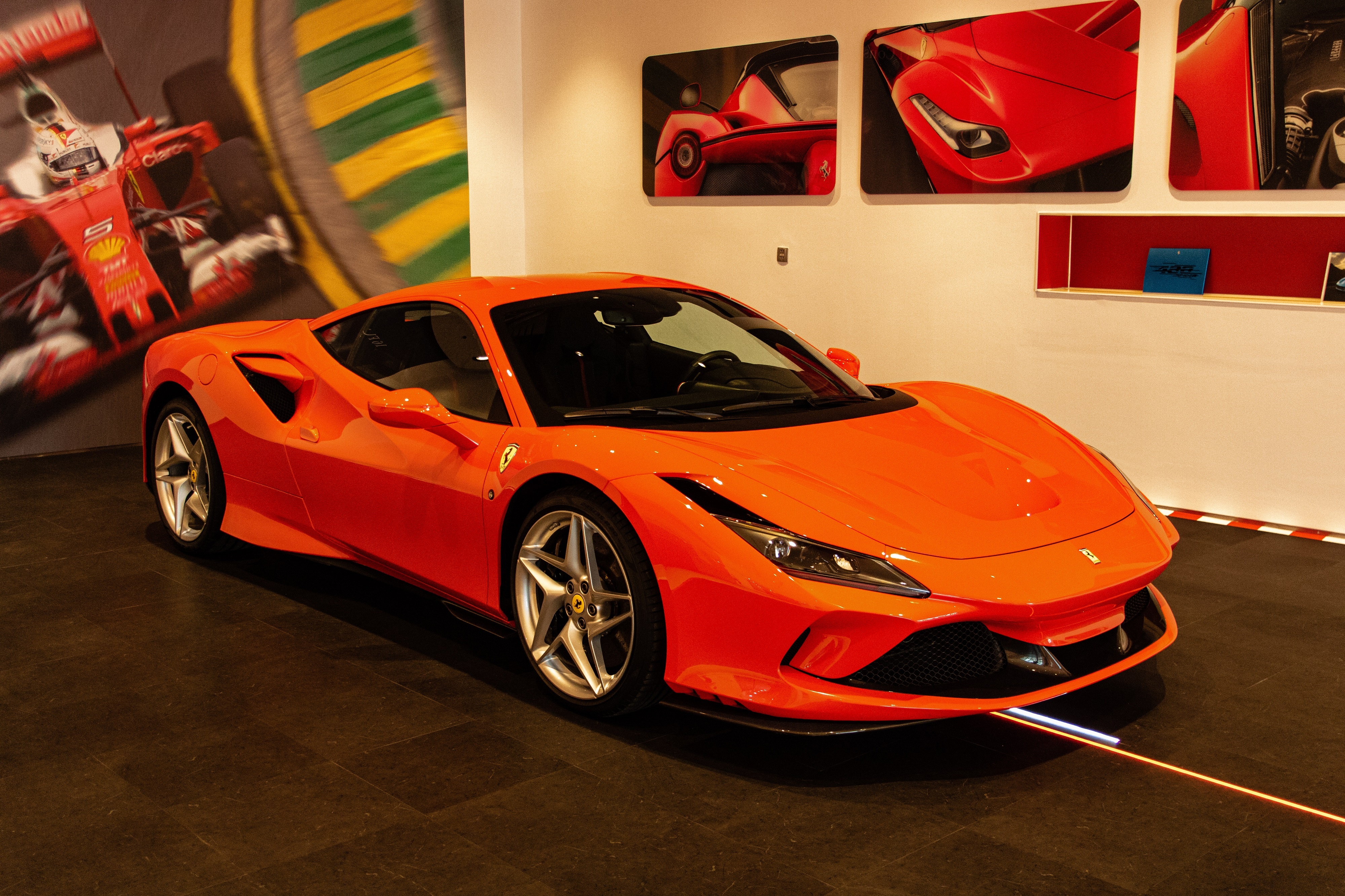 Ferrari F8 Tributo thu 2 ve VN anh 3