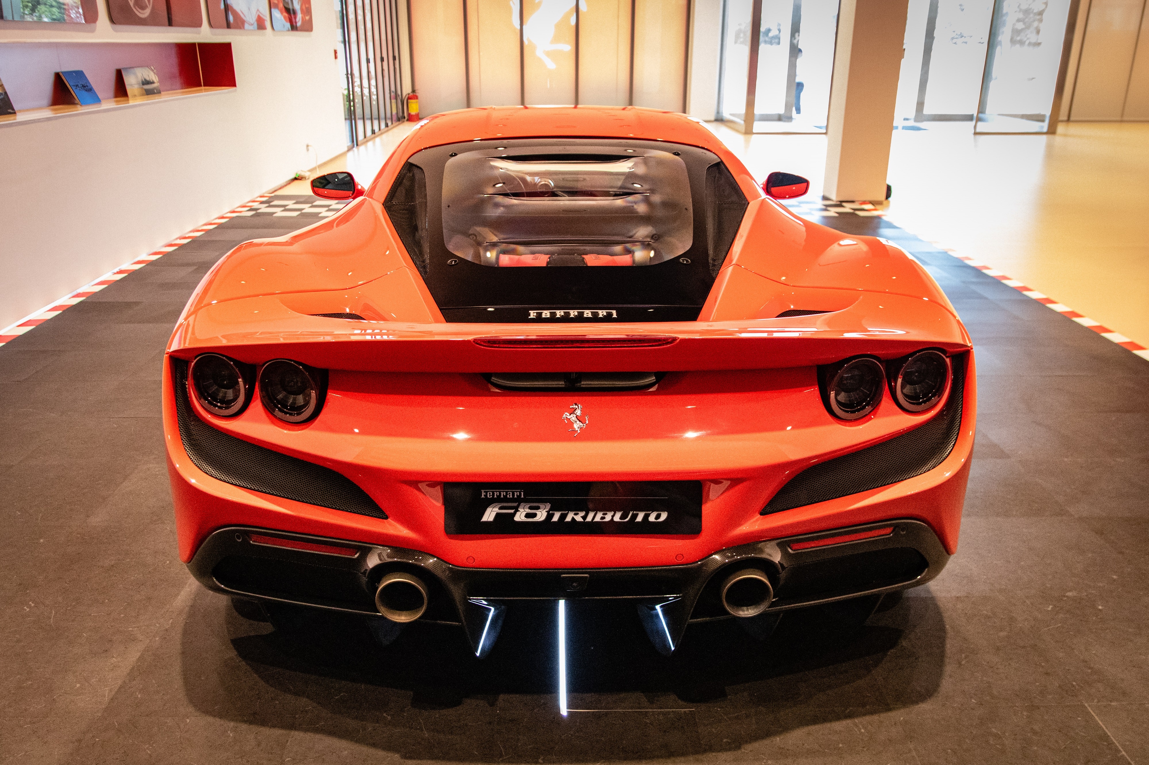 Ferrari F8 Tributo thu 2 ve VN anh 2