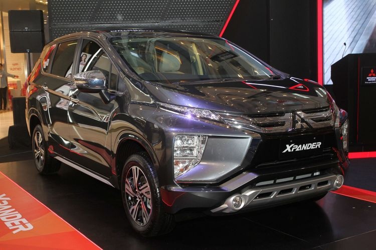 Mitsubishi Xpander 2020 ra mat - Den pha moi, them cam bien lui hinh anh