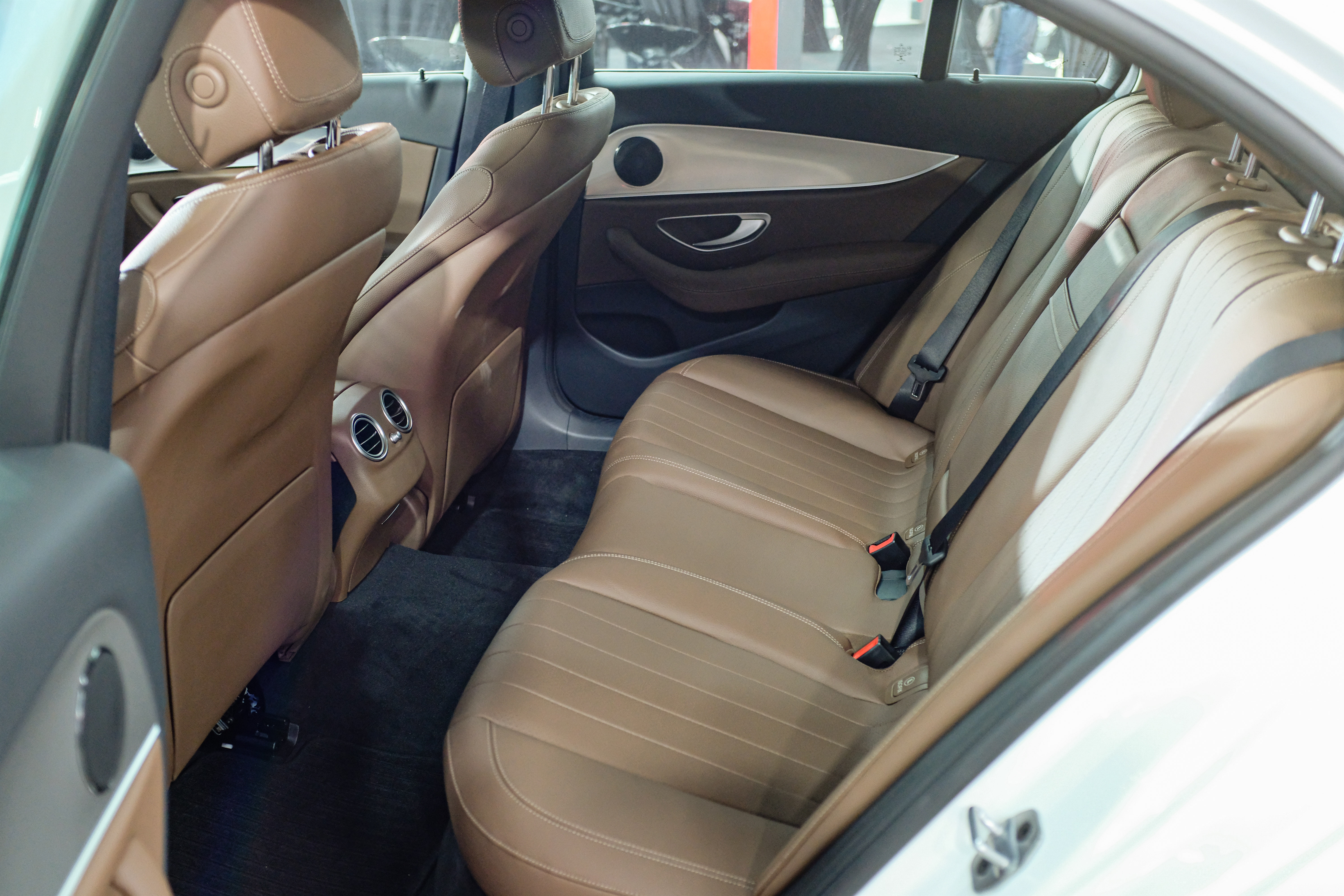 Chi tiet Mercedes-Benz E 180 2020 anh 7