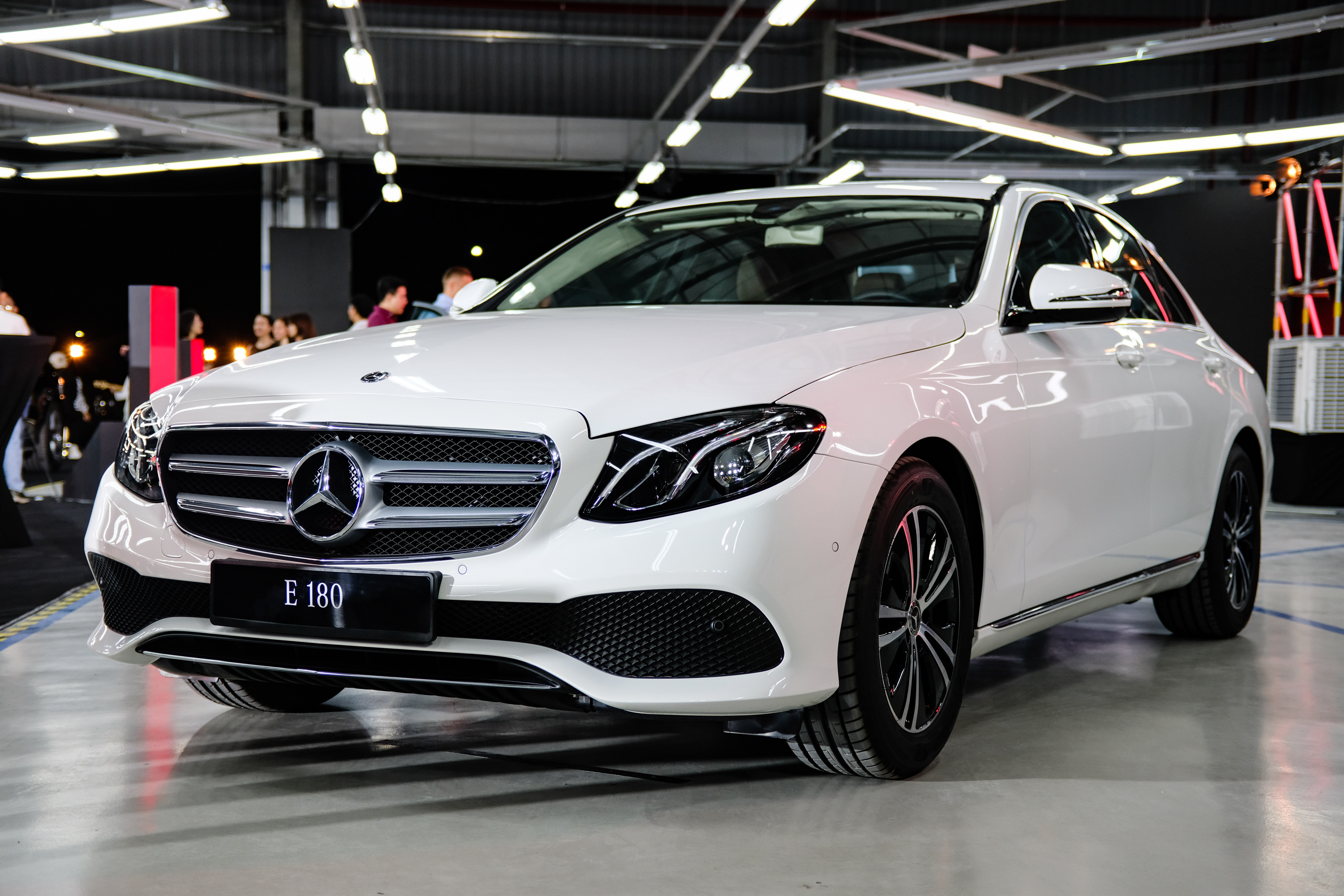 Chi tiet Mercedes-Benz E 180 2020 anh 2