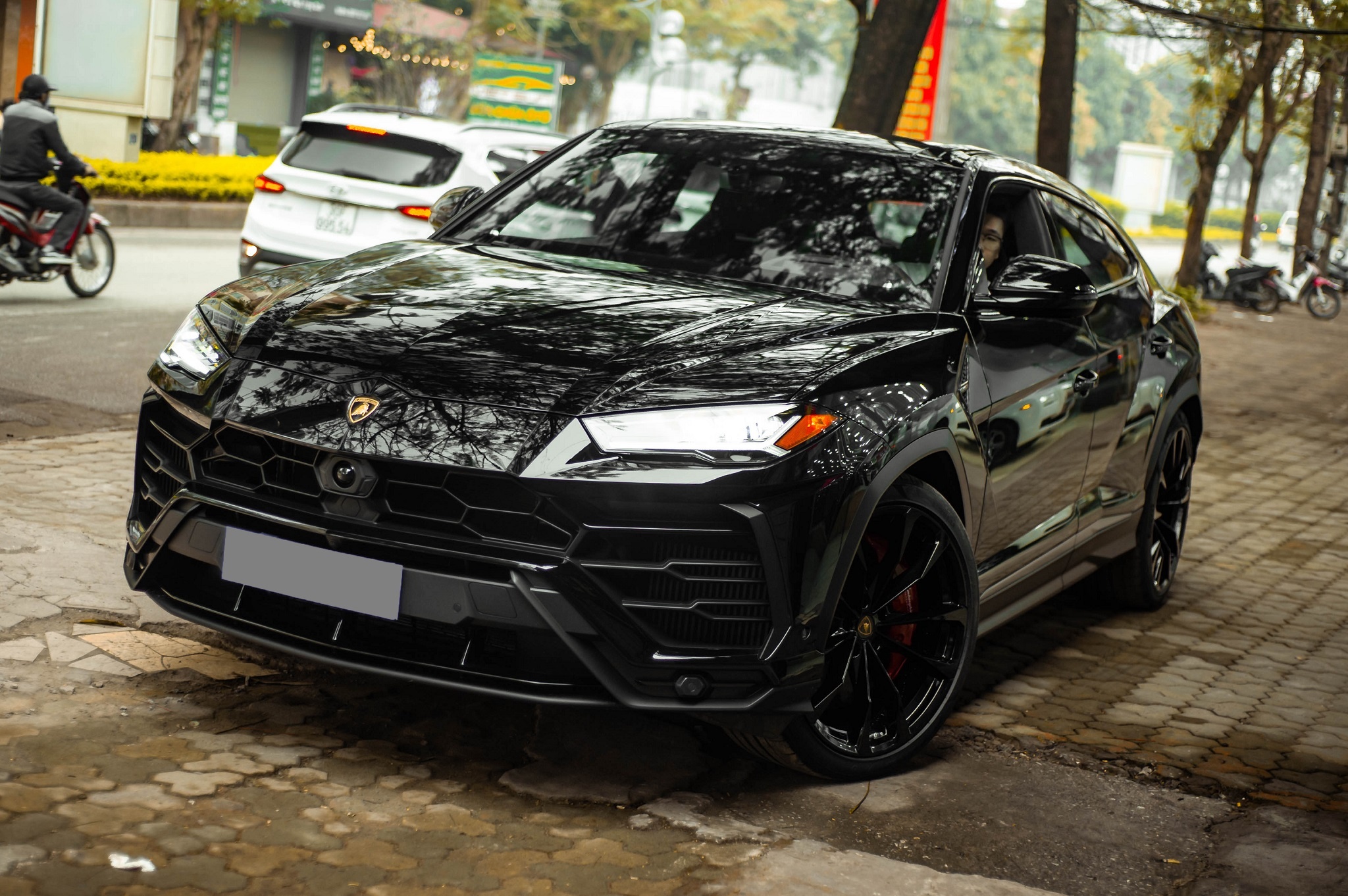 Chi tiet Lamborghini Urus thu 8 ve VN anh 1