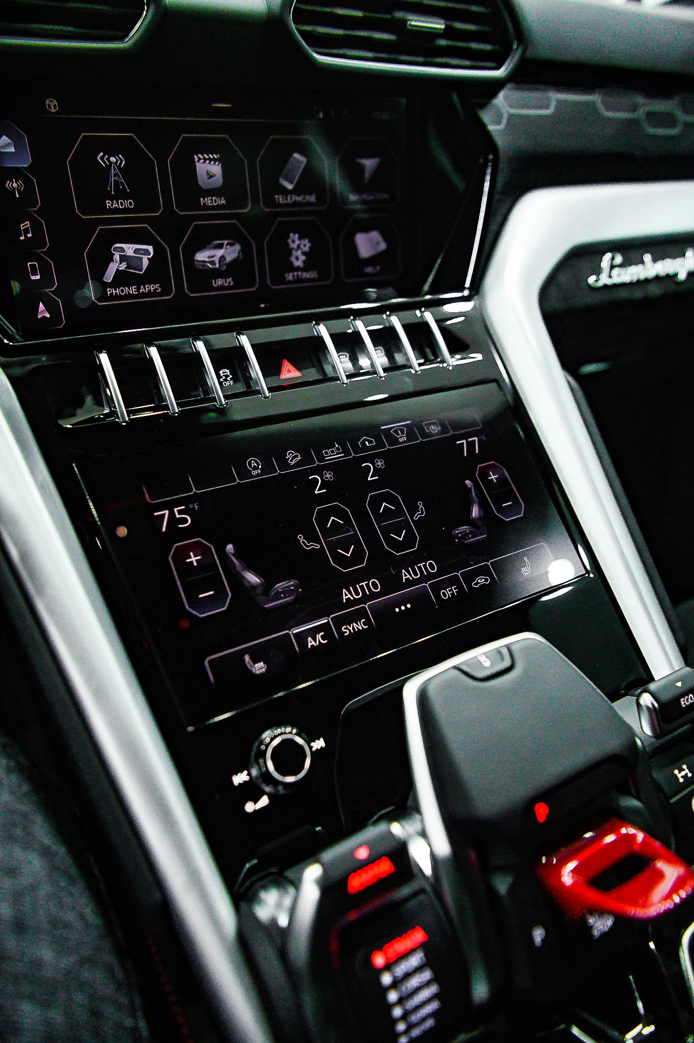 Chi tiet Lamborghini Urus thu 8 ve VN anh 41