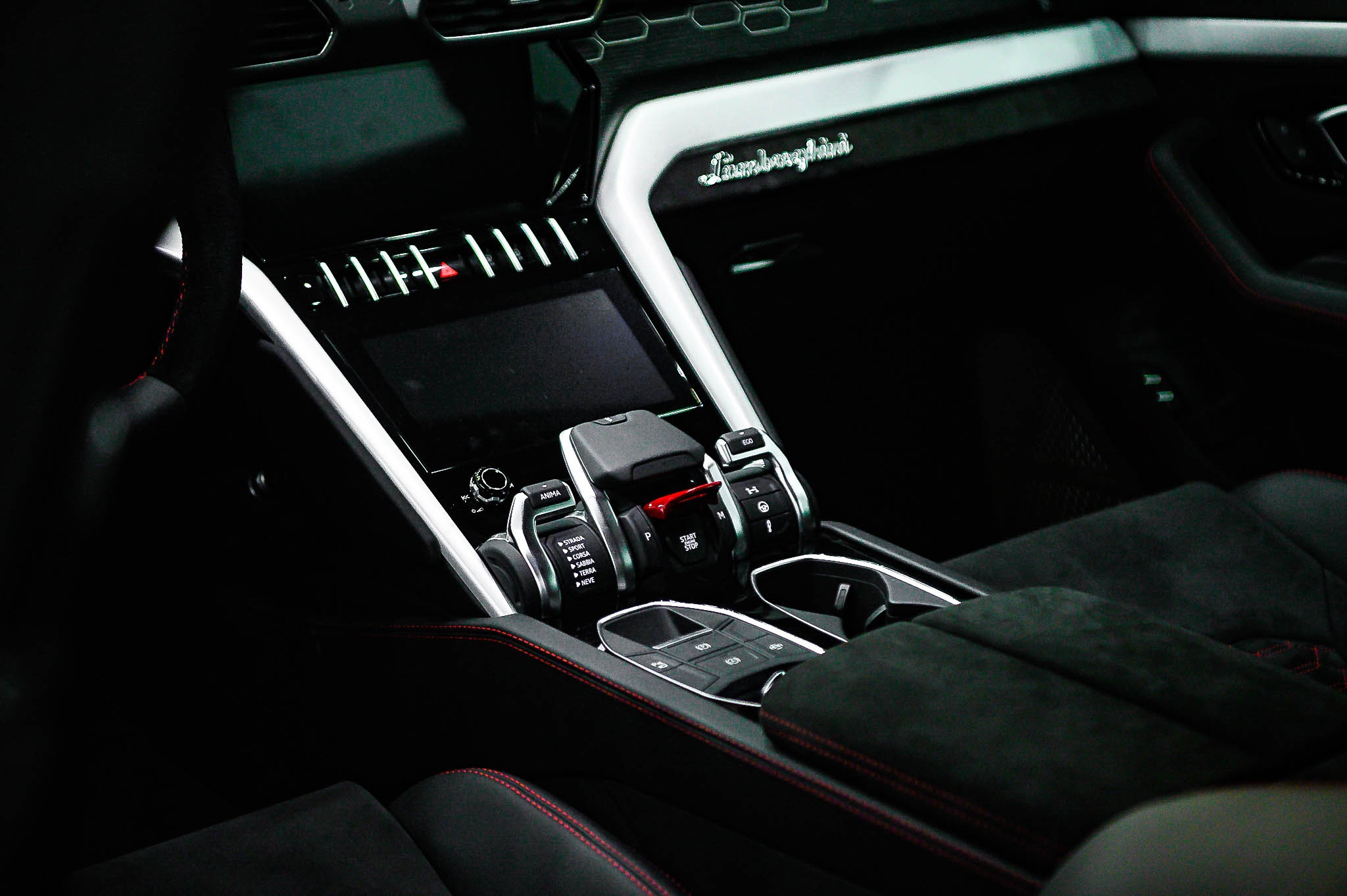 Chi tiet Lamborghini Urus thu 8 ve VN anh 24