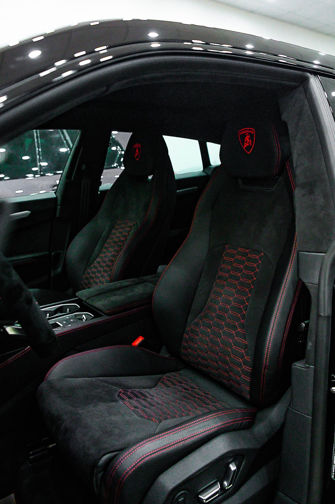 Chi tiet Lamborghini Urus thu 8 ve VN anh 25