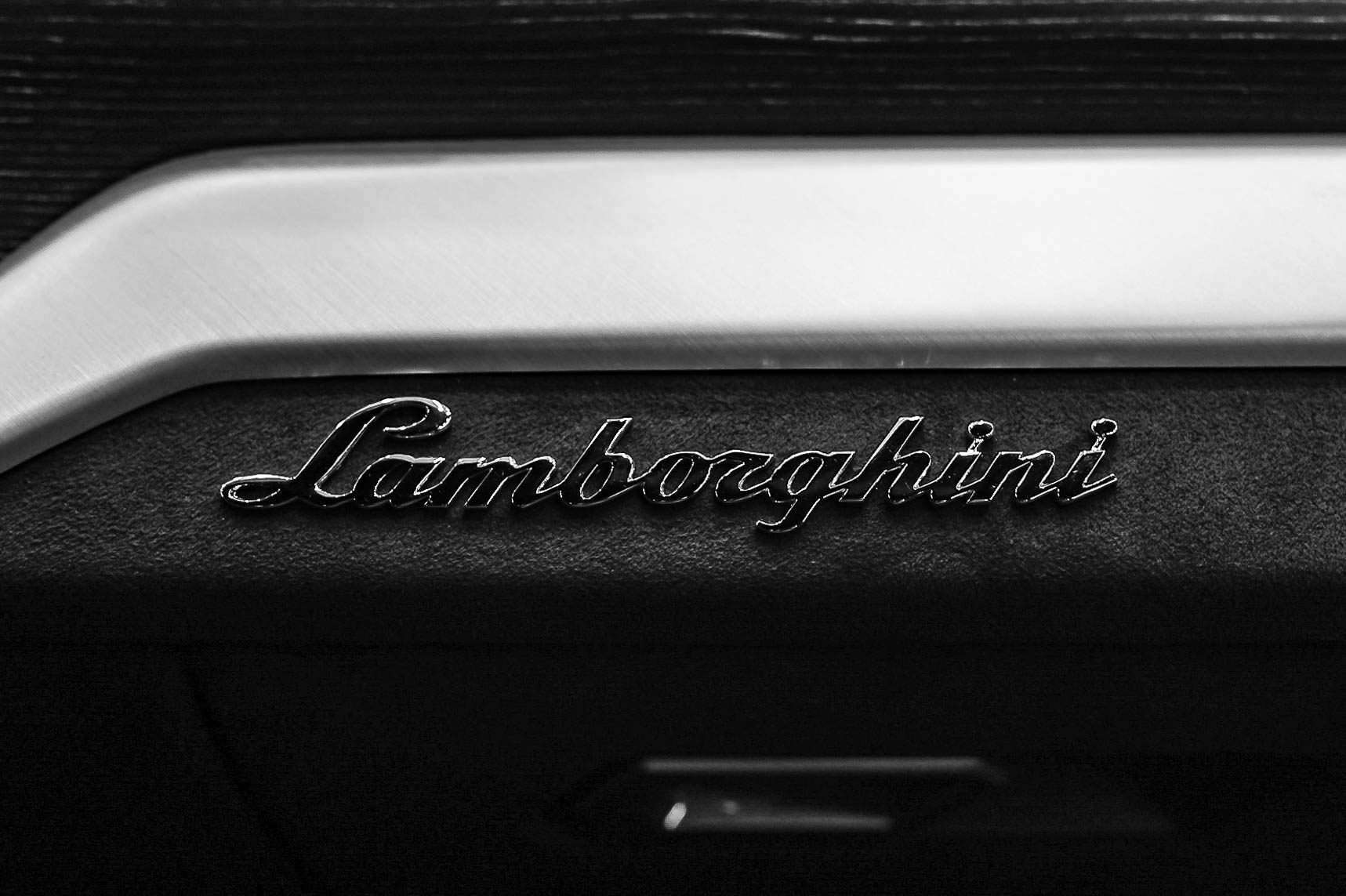 Chi tiet Lamborghini Urus thu 8 ve VN anh 38