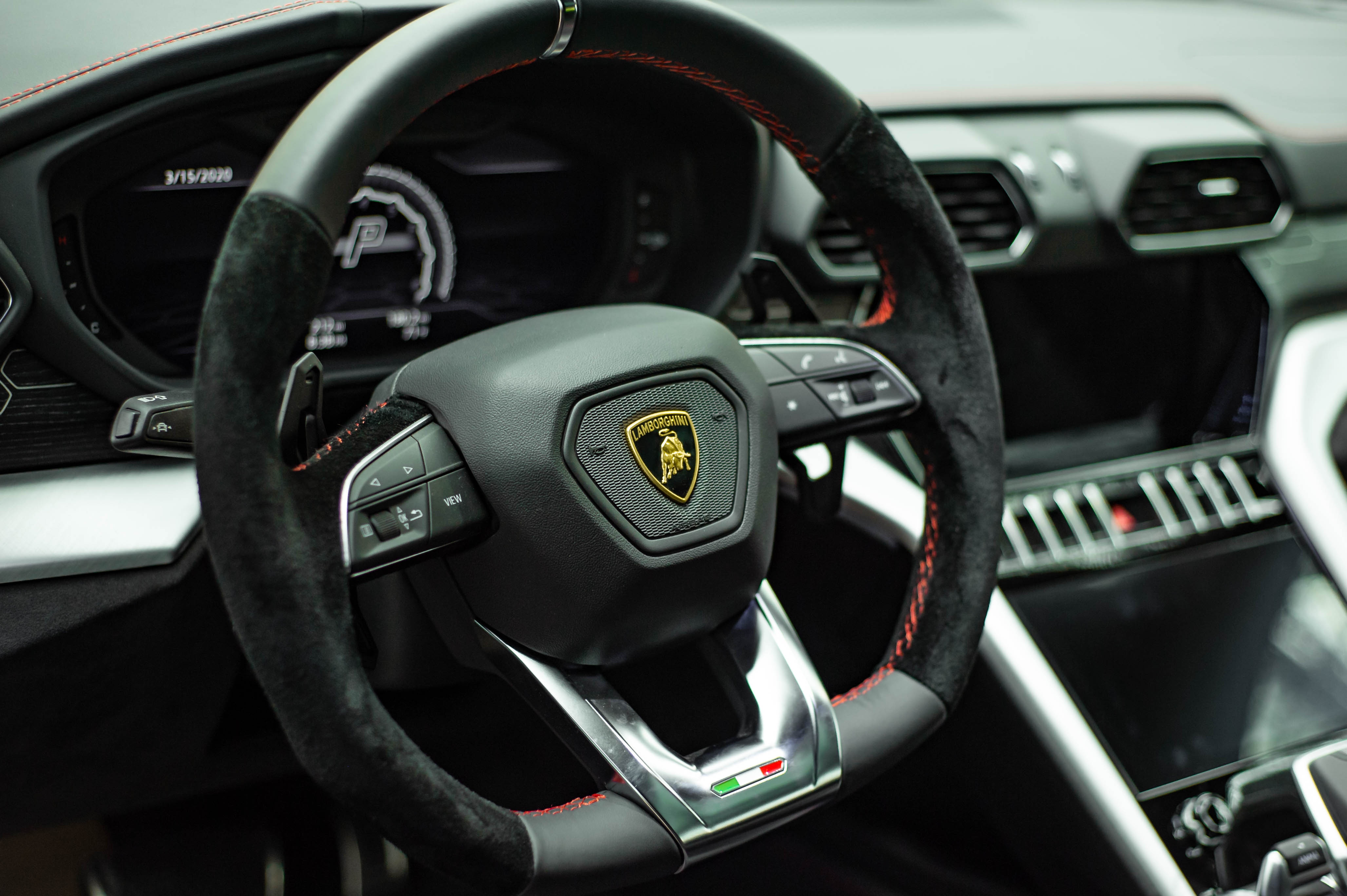 Chi tiet Lamborghini Urus thu 8 ve VN anh 36