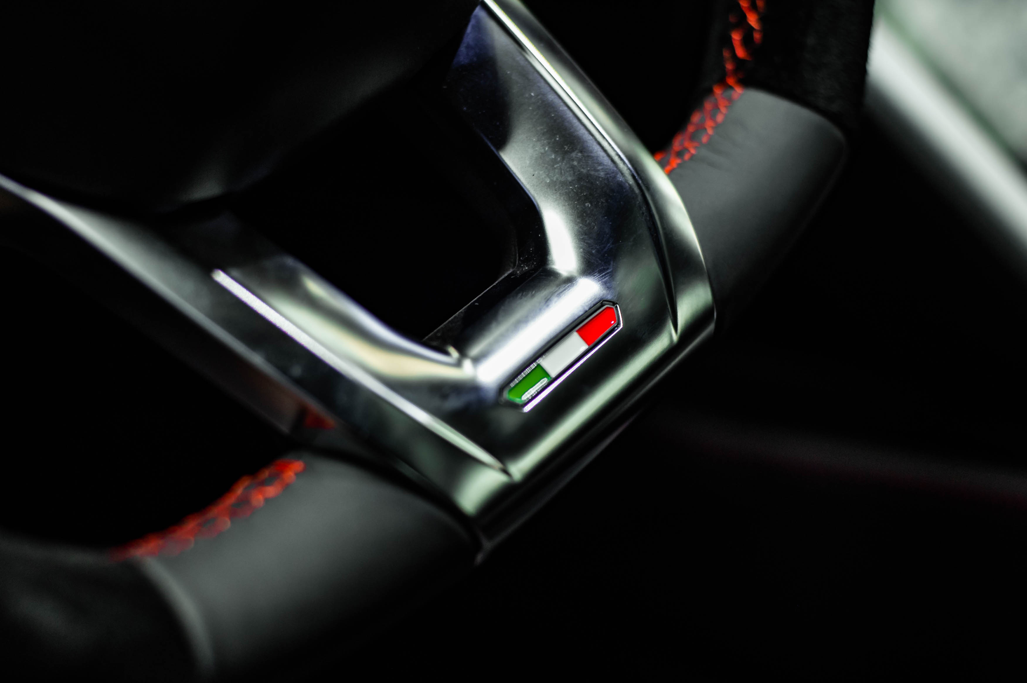 Chi tiet Lamborghini Urus thu 8 ve VN anh 33