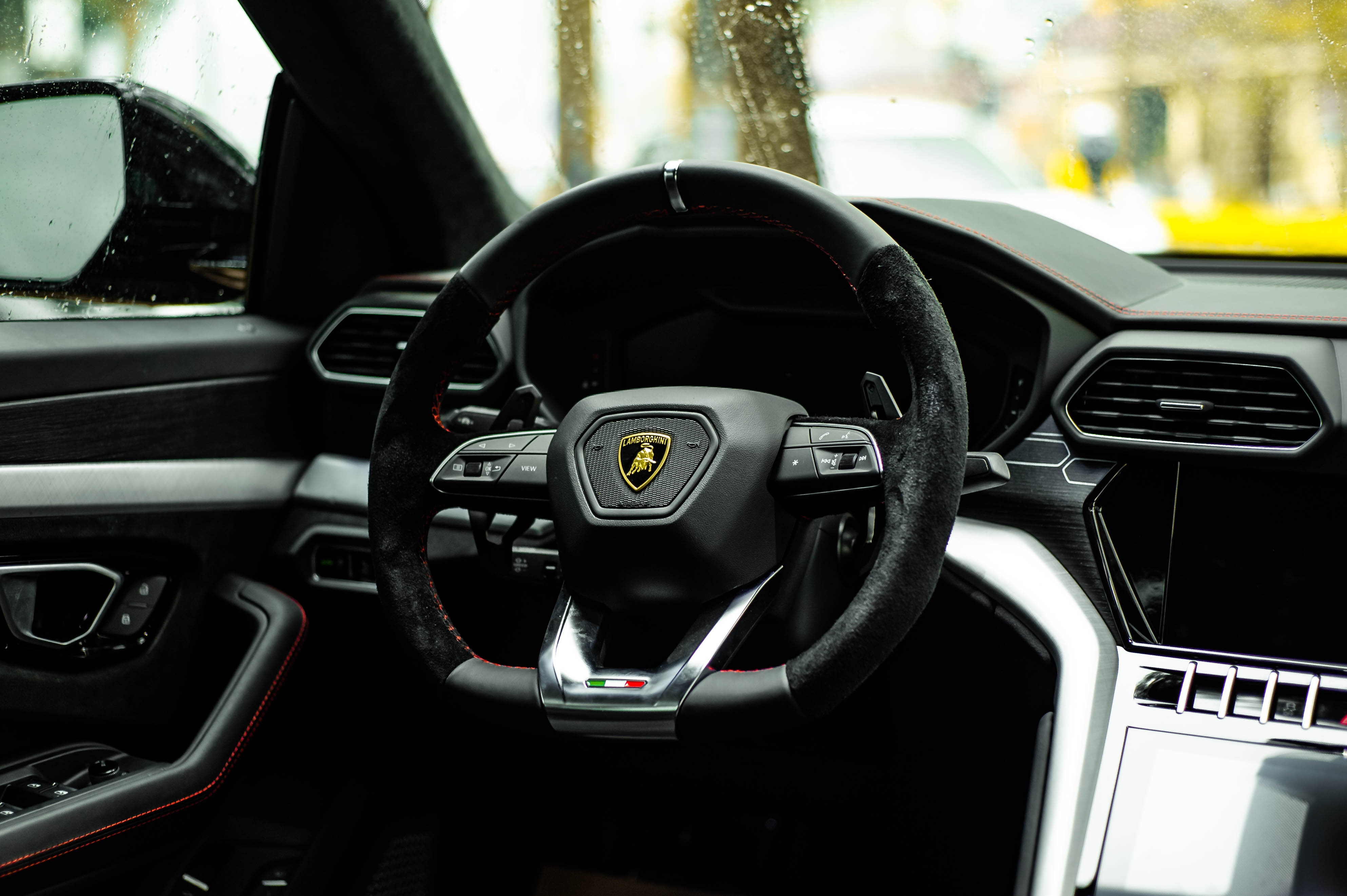 Chi tiet Lamborghini Urus thu 8 ve VN anh 29