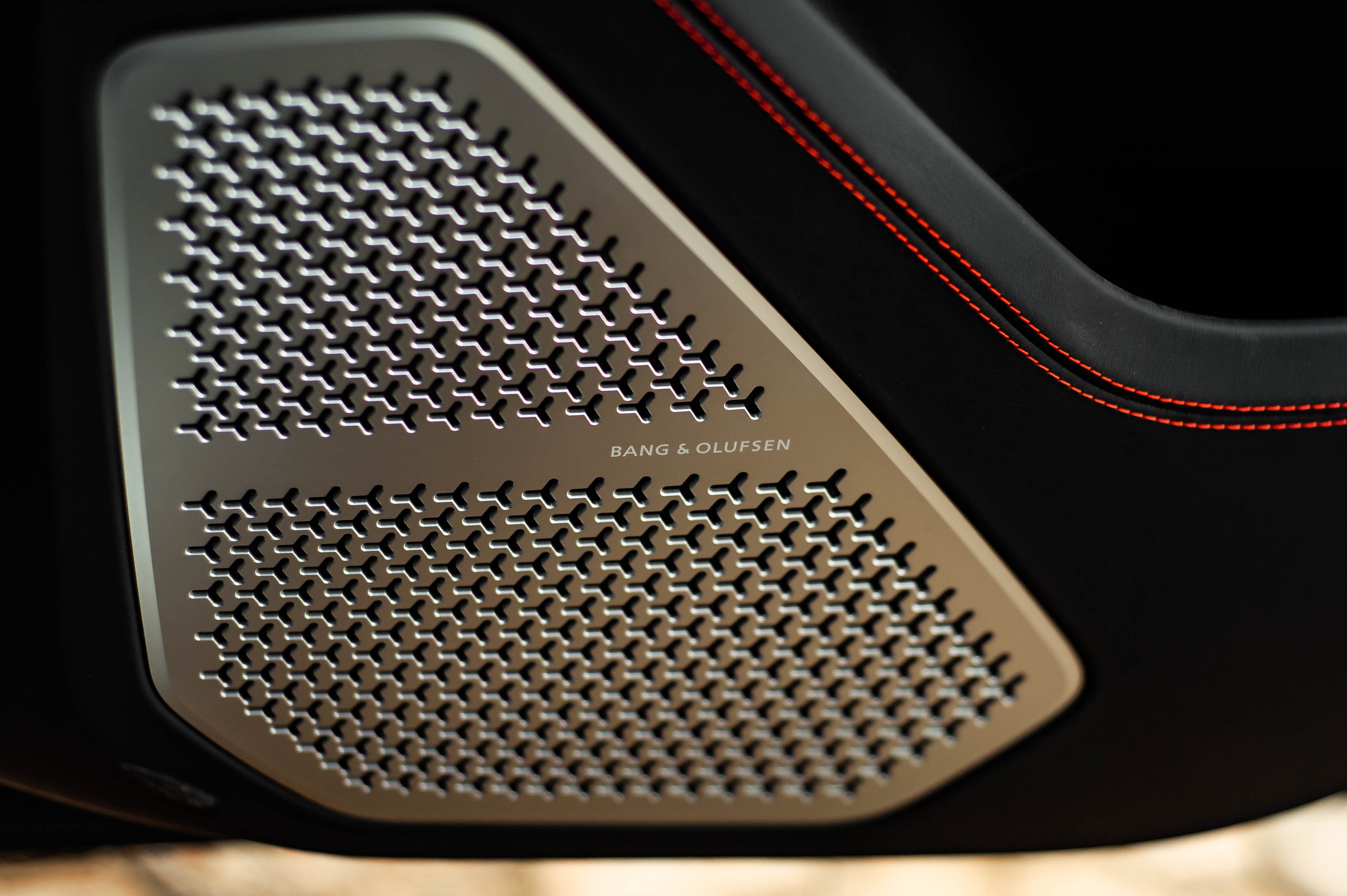 Chi tiet Lamborghini Urus thu 8 ve VN anh 27