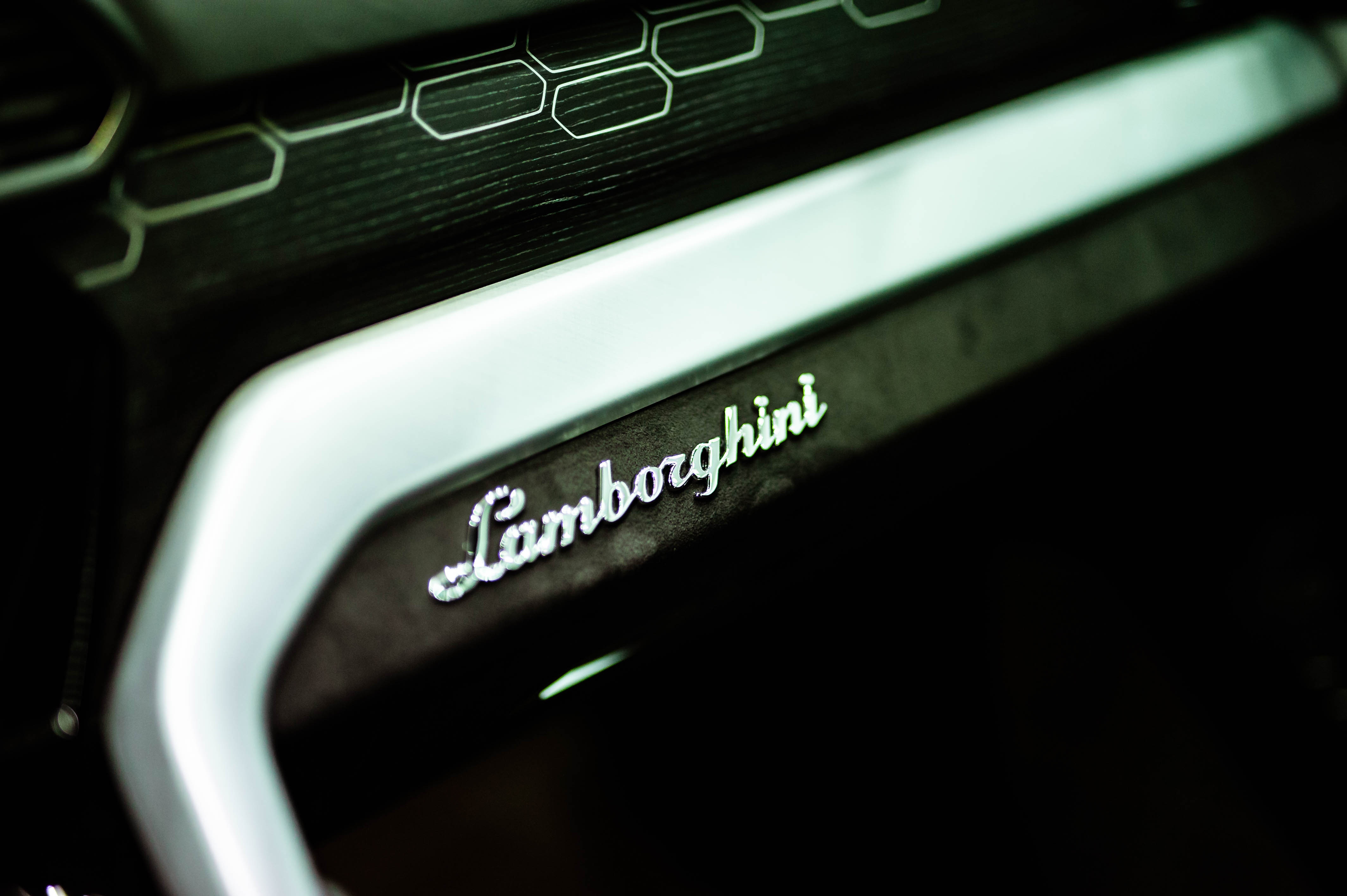 Chi tiet Lamborghini Urus thu 8 ve VN anh 46