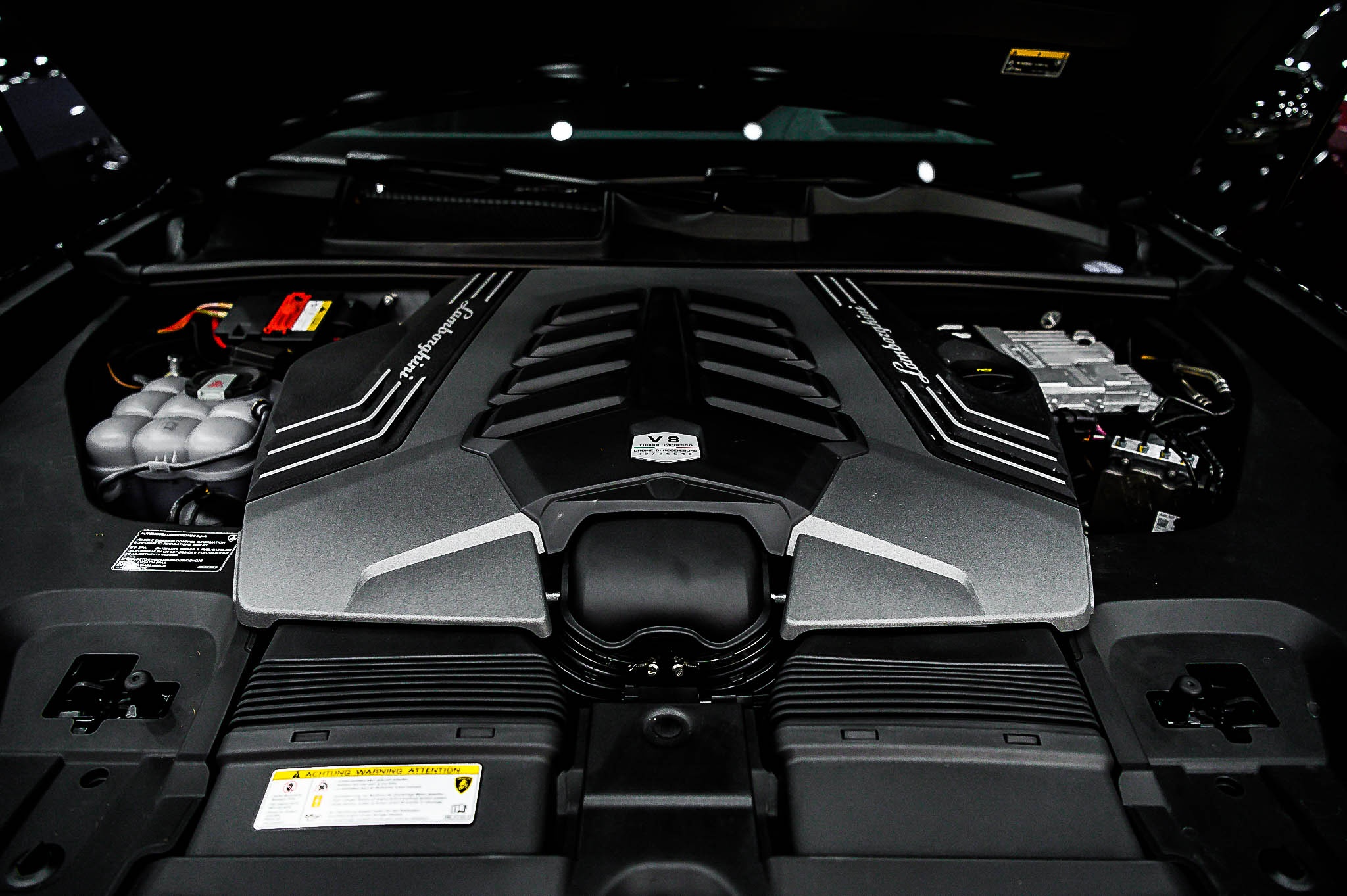 Chi tiet Lamborghini Urus thu 8 ve VN anh 37