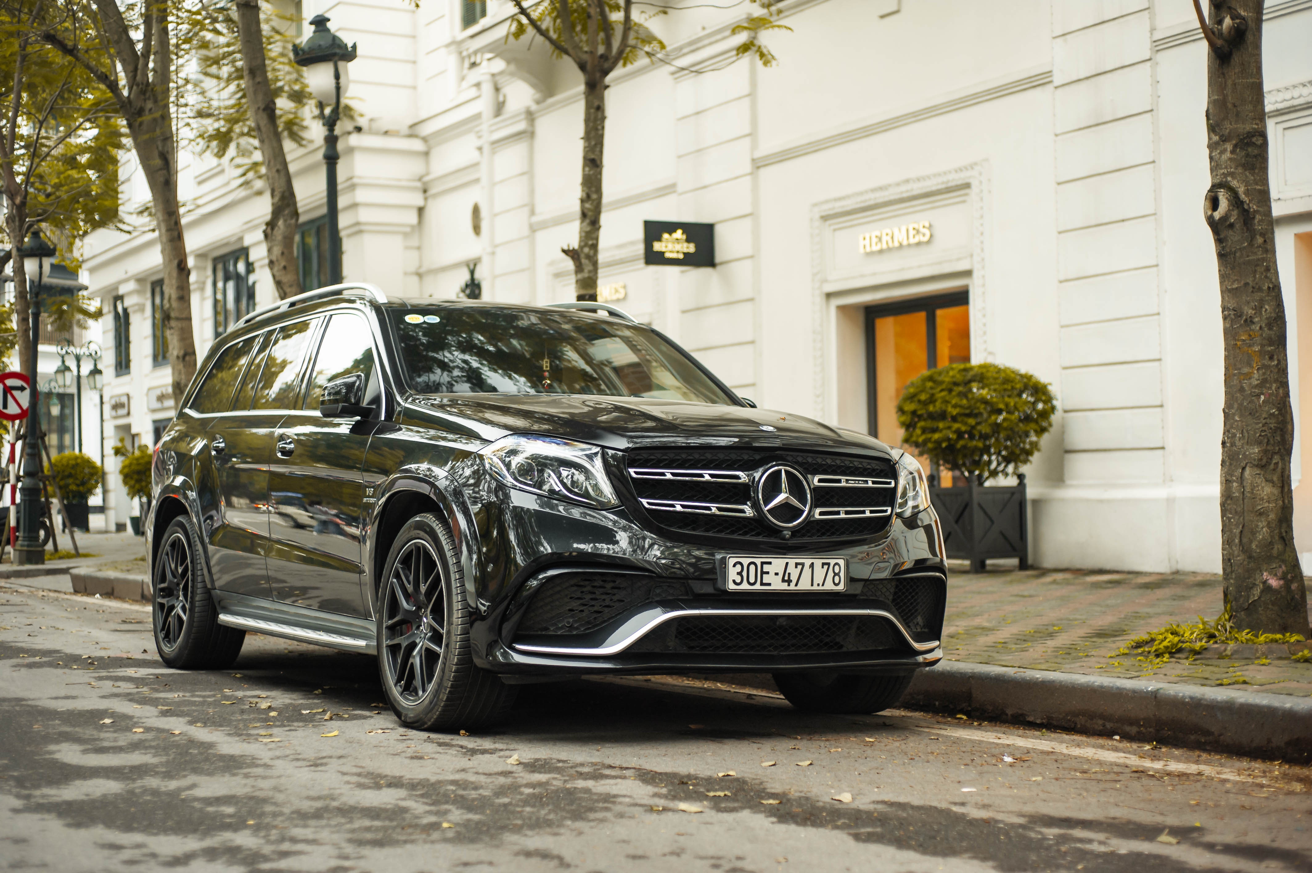 Mercedes-AMG GLS 63 4MATIC hang hiem lan banh tren duong pho Ha Noi hinh anh