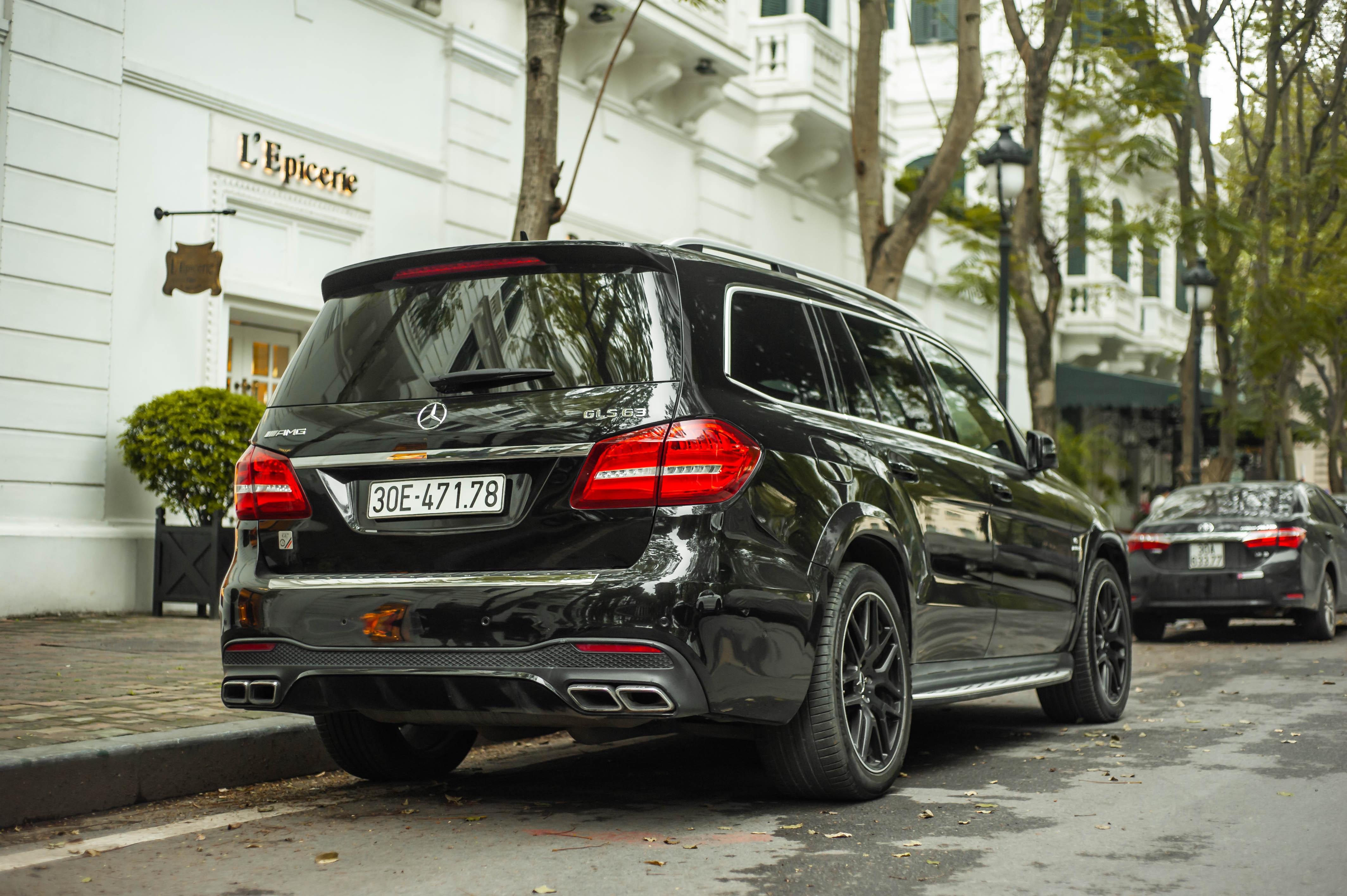 Ngắm Mercedes-AMG GLS 63 4MATIC giá 12 tỷ trên phố HN ảnh 3 Ngam Mercedes-AMG GLS 63 4MATIC gia 12 ty tren pho HN anh 3