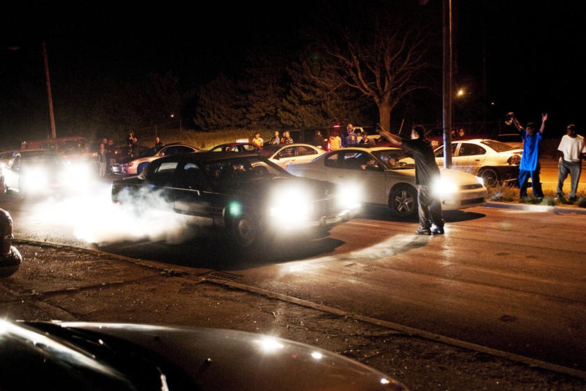 Quai xe chiem duong cao toc de to chuc dua xe hinh anh