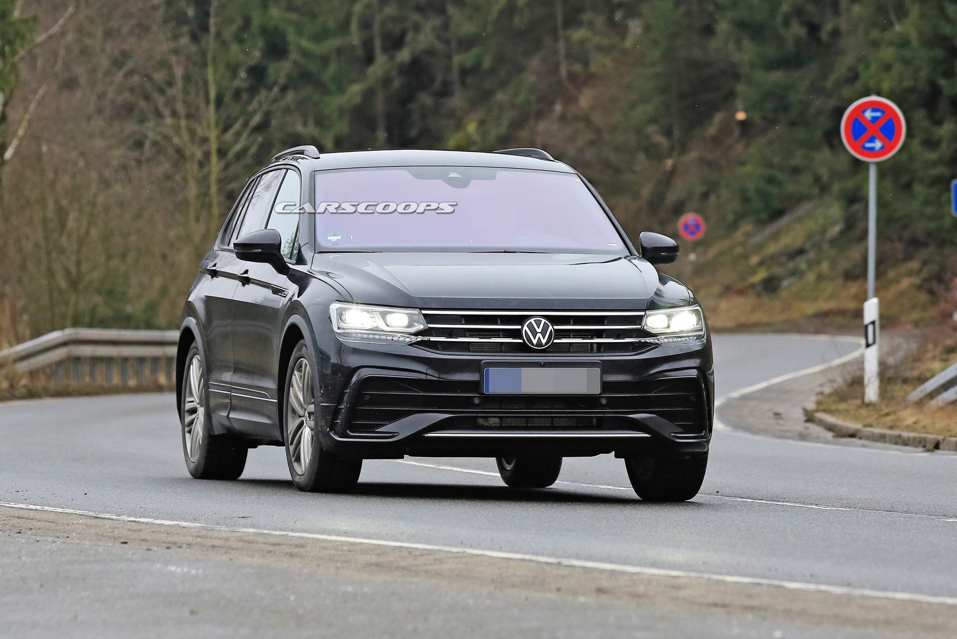 Volkswagen Tiguan 2021 lộ diện ảnh 1 Volkswagen Tiguan 2021 lo dien anh 1