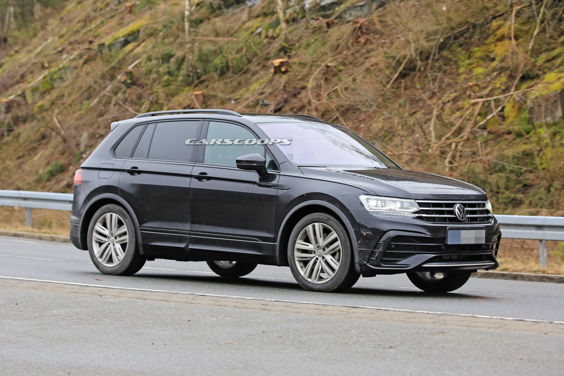 Volkswagen Tiguan 2021 lộ diện ảnh 2 Volkswagen Tiguan 2021 lo dien anh 2