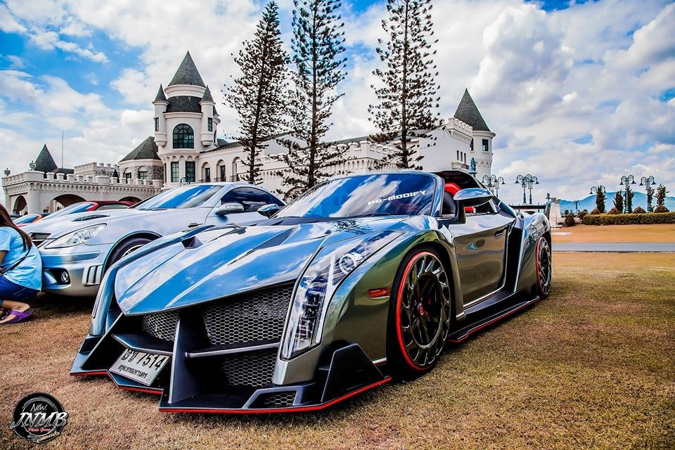 Xuong do Thai Lan bien xe co thanh Lamborghini Veneno va LaFerrari hinh anh