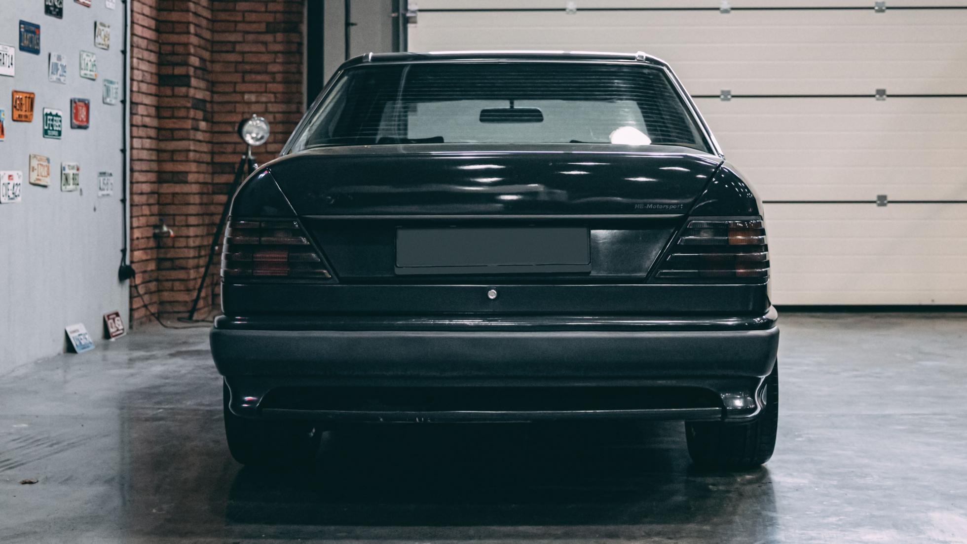 Ban do Mercedes 300E voi dong co BMW anh 4