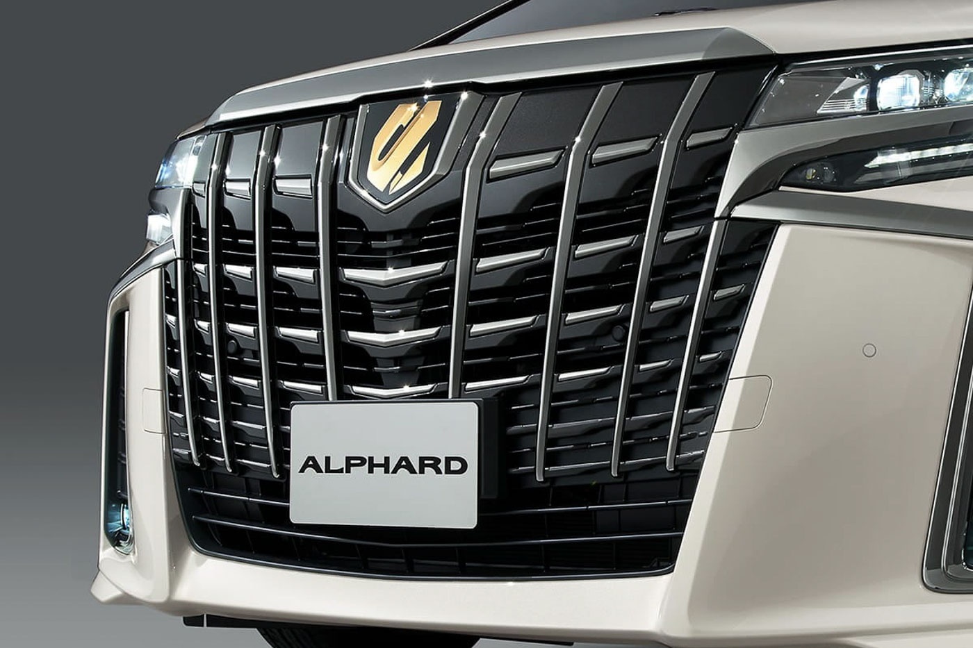 Toyota Alphard Type Gold va Toyota Vellfire Golden Eyes ra mat anh 10