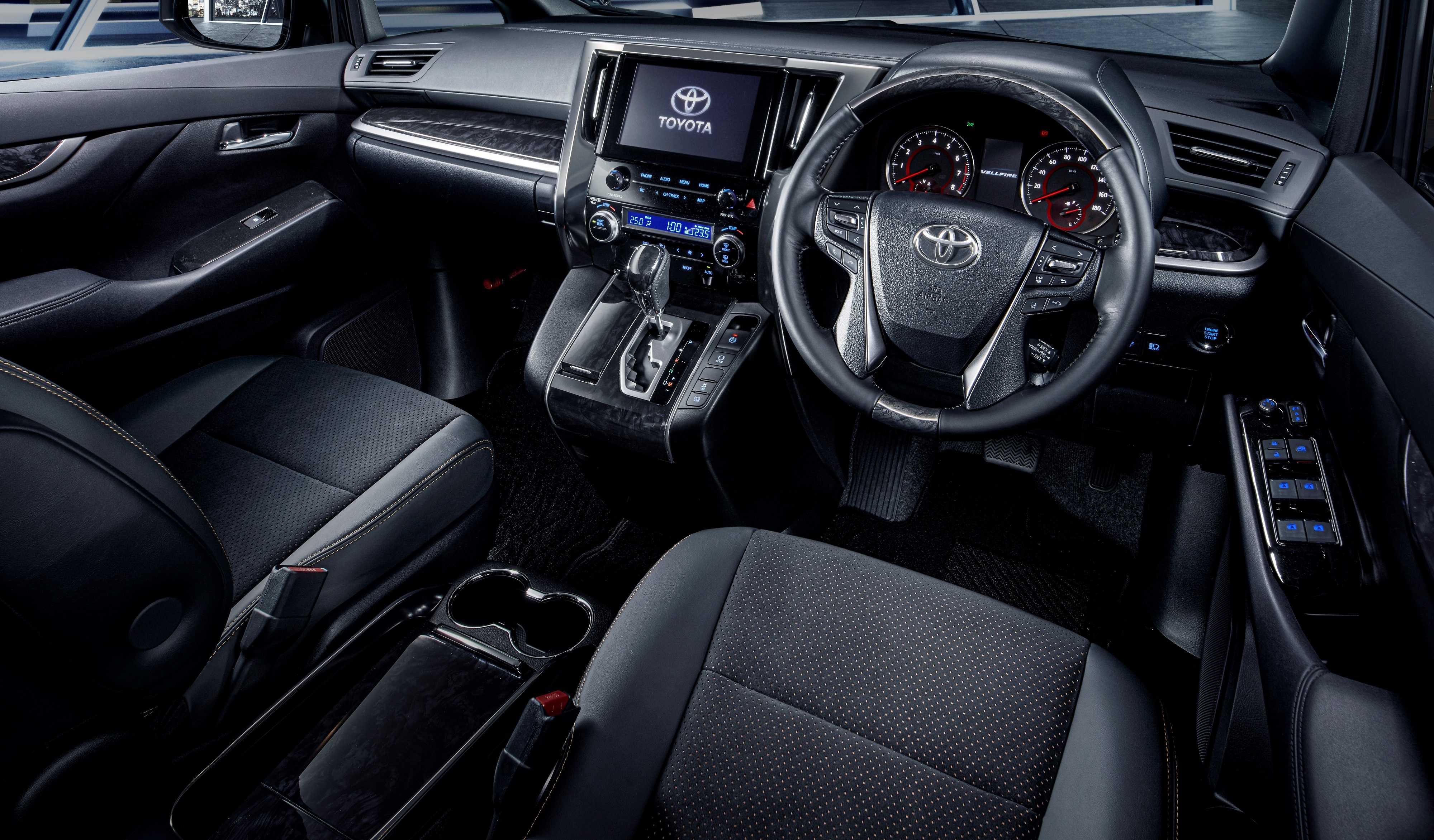 Toyota Alphard Type Gold va Toyota Vellfire Golden Eyes ra mat anh 5