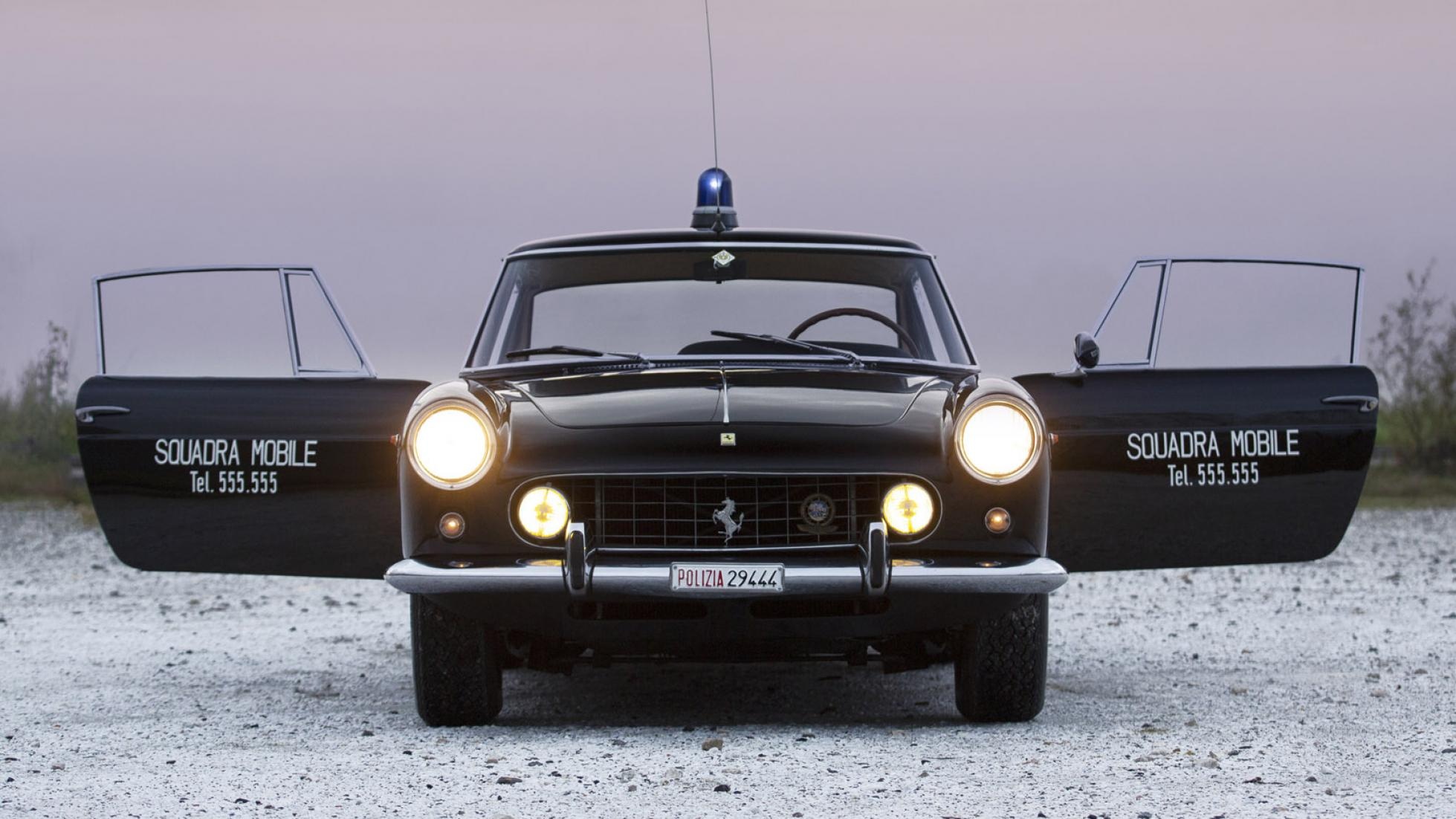 Sieu xe cua canh sat Italy duoc dau gia anh 6