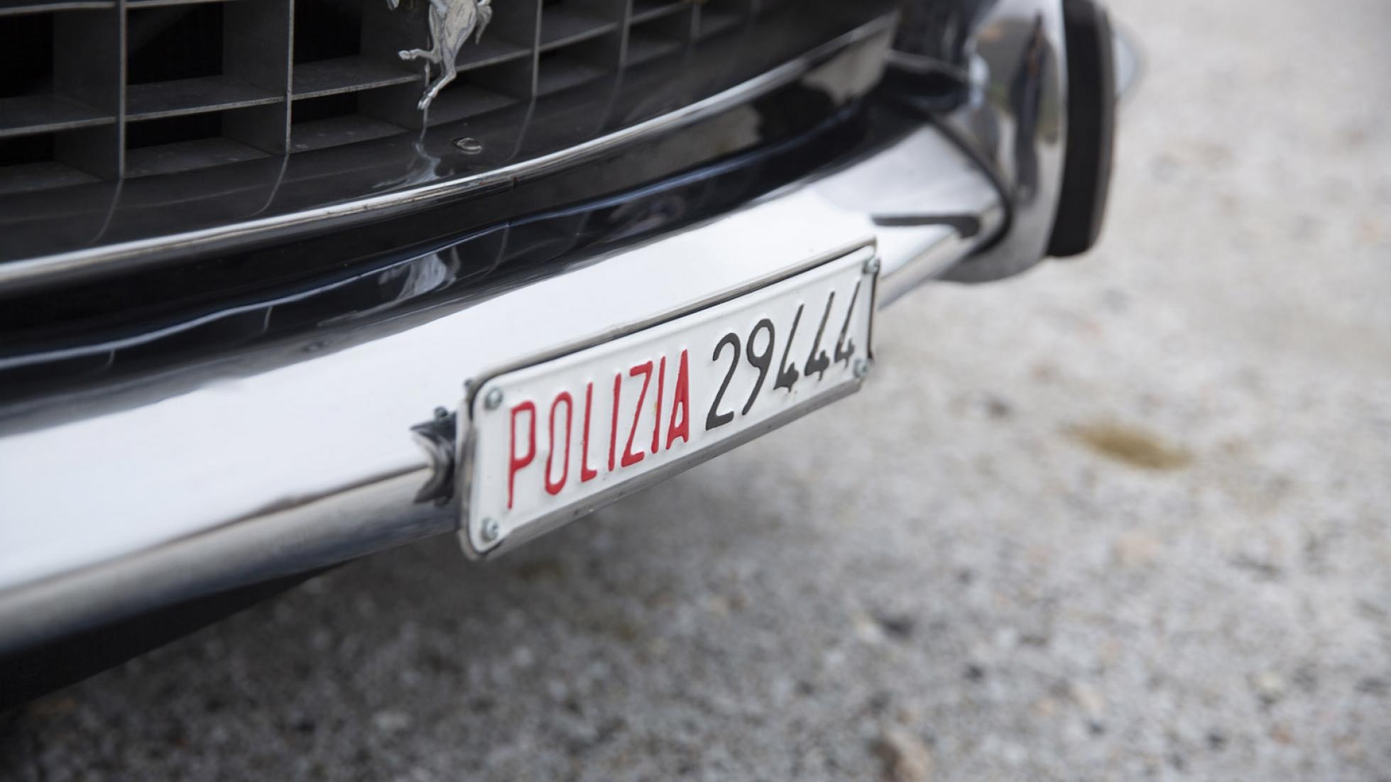 Sieu xe cua canh sat Italy duoc dau gia anh 7