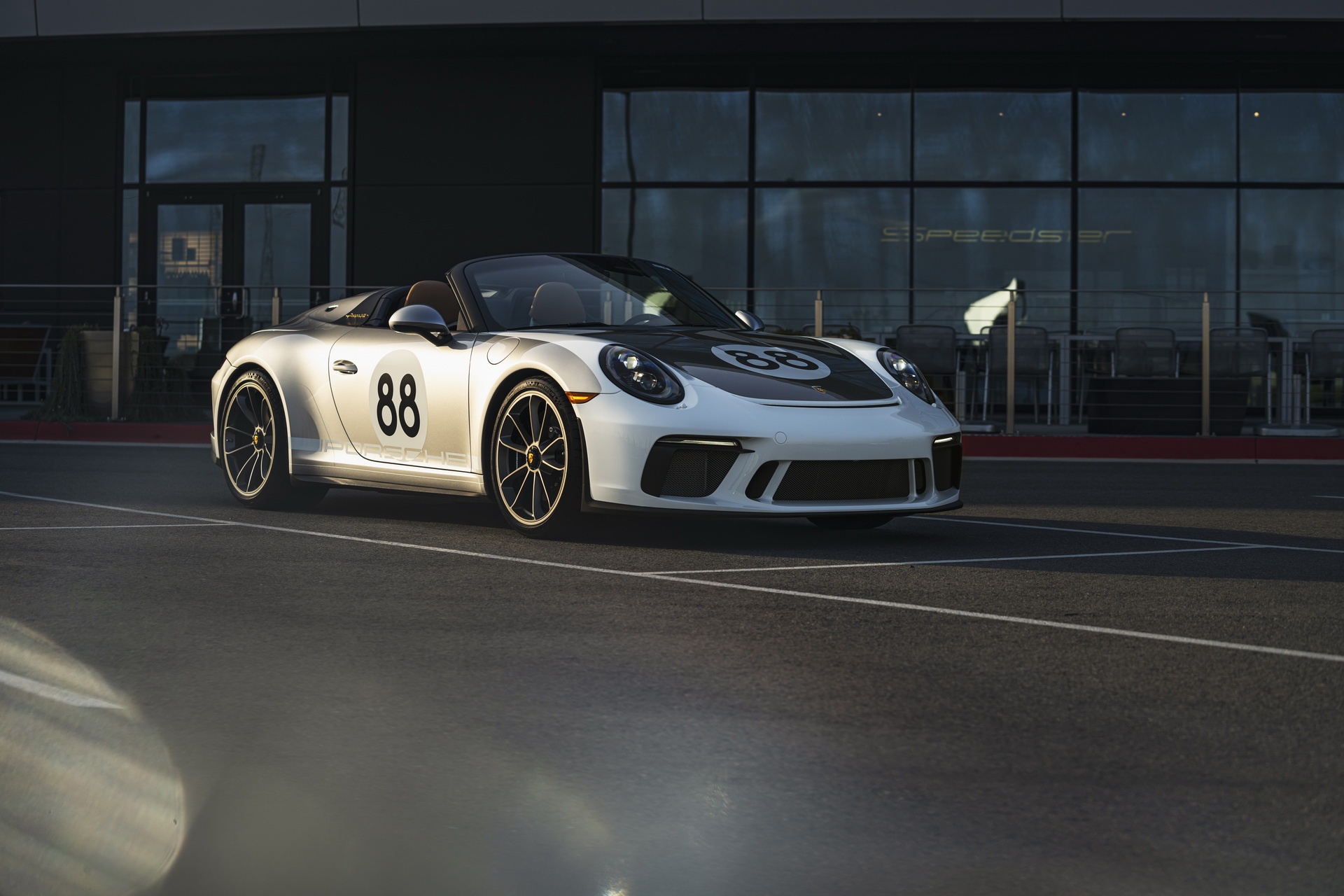 Chiec Porsche 911 cuoi cung cua the he 991 chot gia 500.000 USD hinh anh