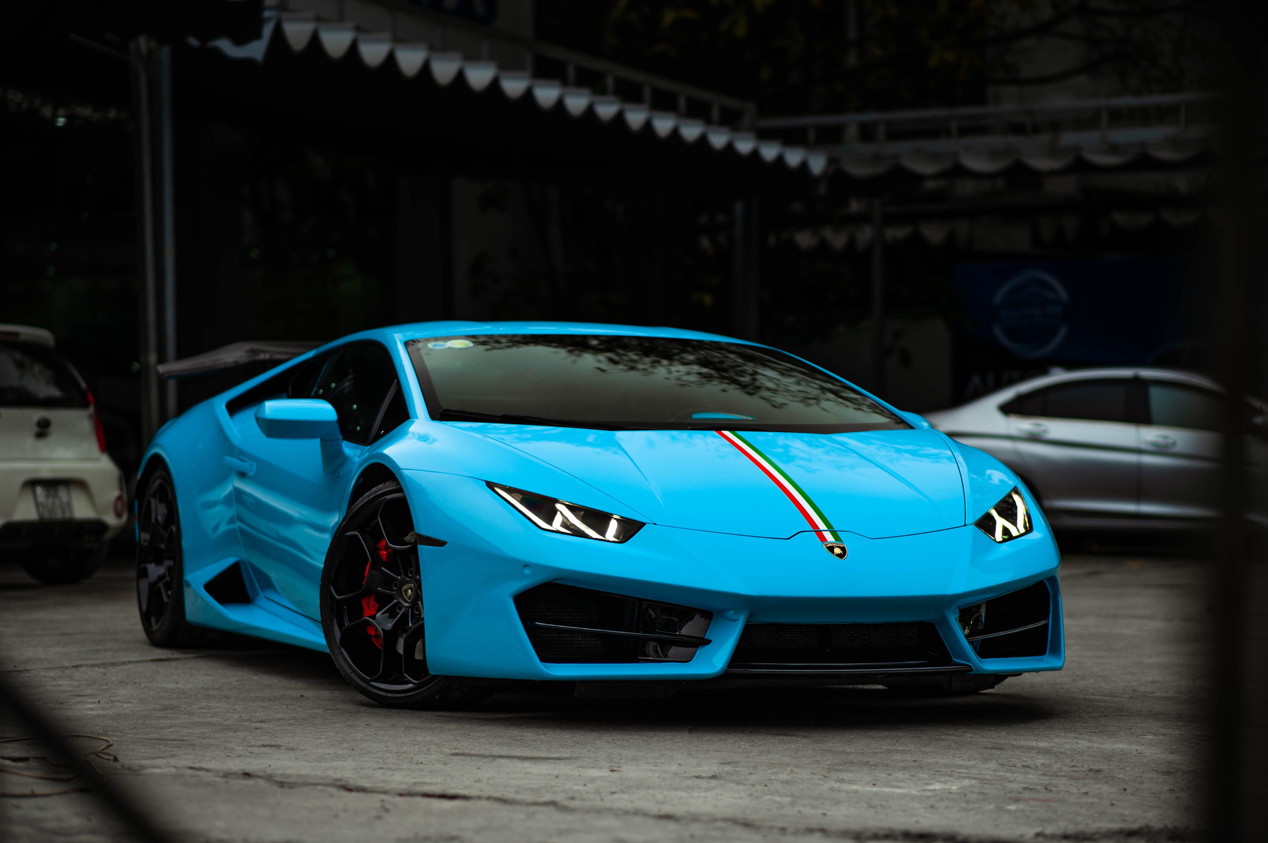 Lamborghini Huracan cau sau dau tien tai VN duoc nang cap ngoai hinh hinh anh