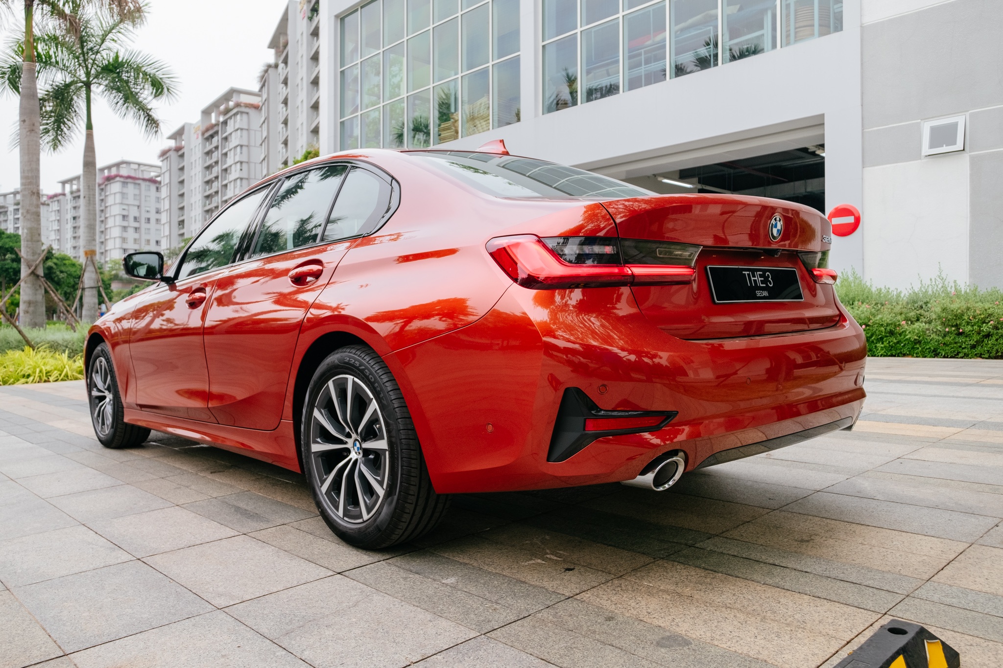 So sanh Mercedes-Benz C 200 Exclusive va BMW 320i Sport Line anh 5