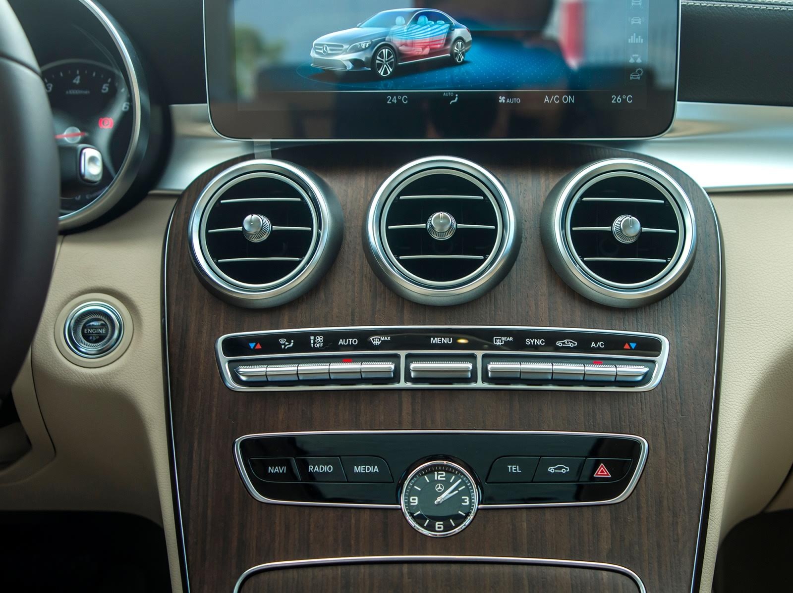 So sanh Mercedes-Benz C 200 Exclusive va BMW 320i Sport Line anh 14