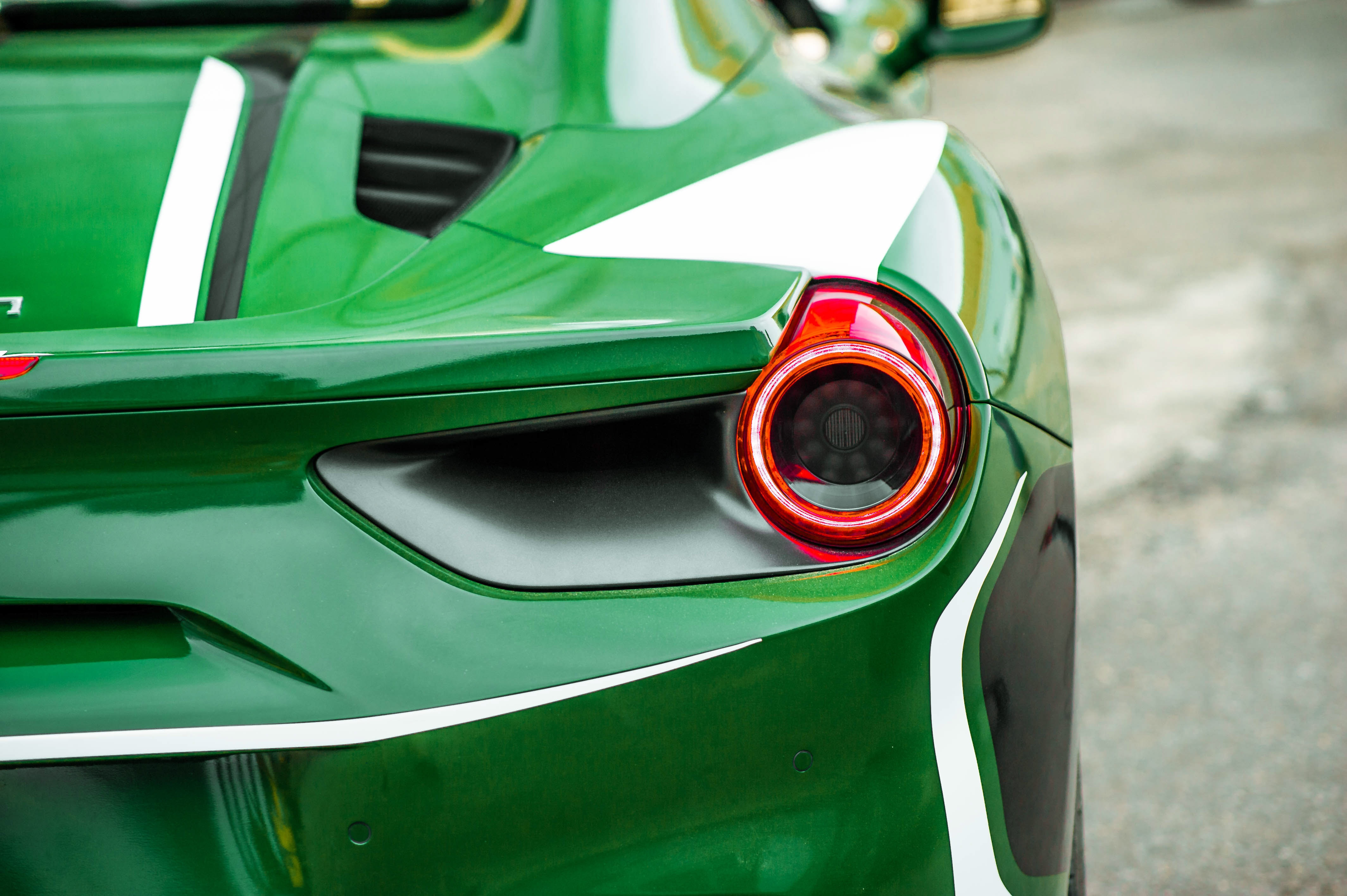 Ferrari 488 Spider dau tien VN thay doi ngoai hinh anh 47