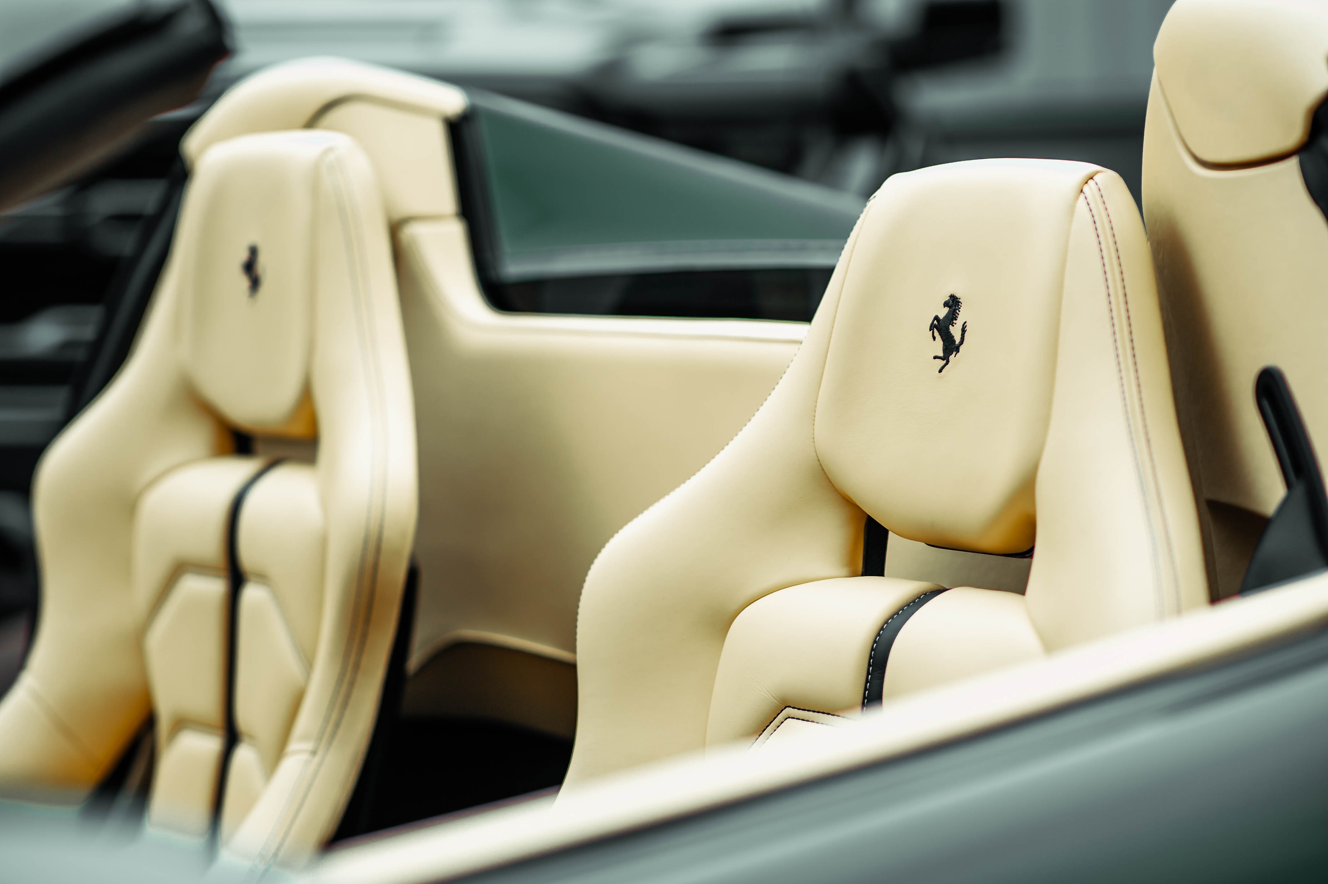 Ferrari 488 Spider dau tien VN thay doi ngoai hinh anh 31