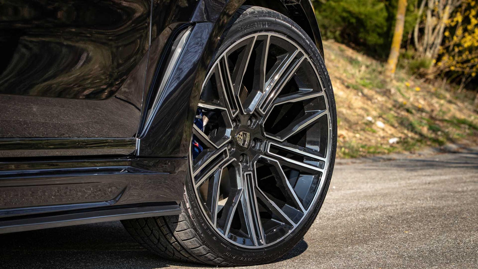 BMW X7 co bap hon voi goi do than rong anh 5