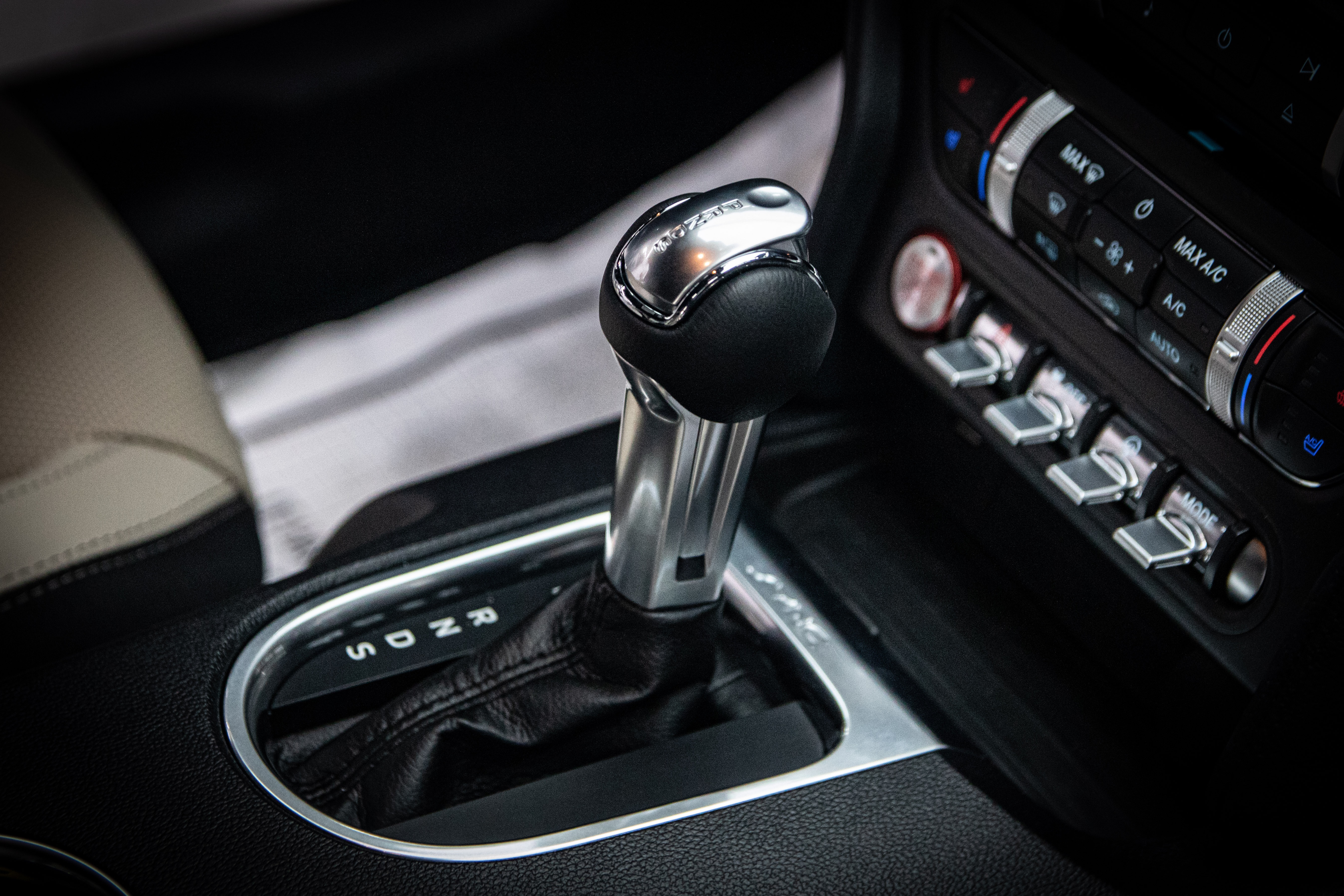 Ford Mustang 55th Edition gia hon 3 ty o VN anh 27