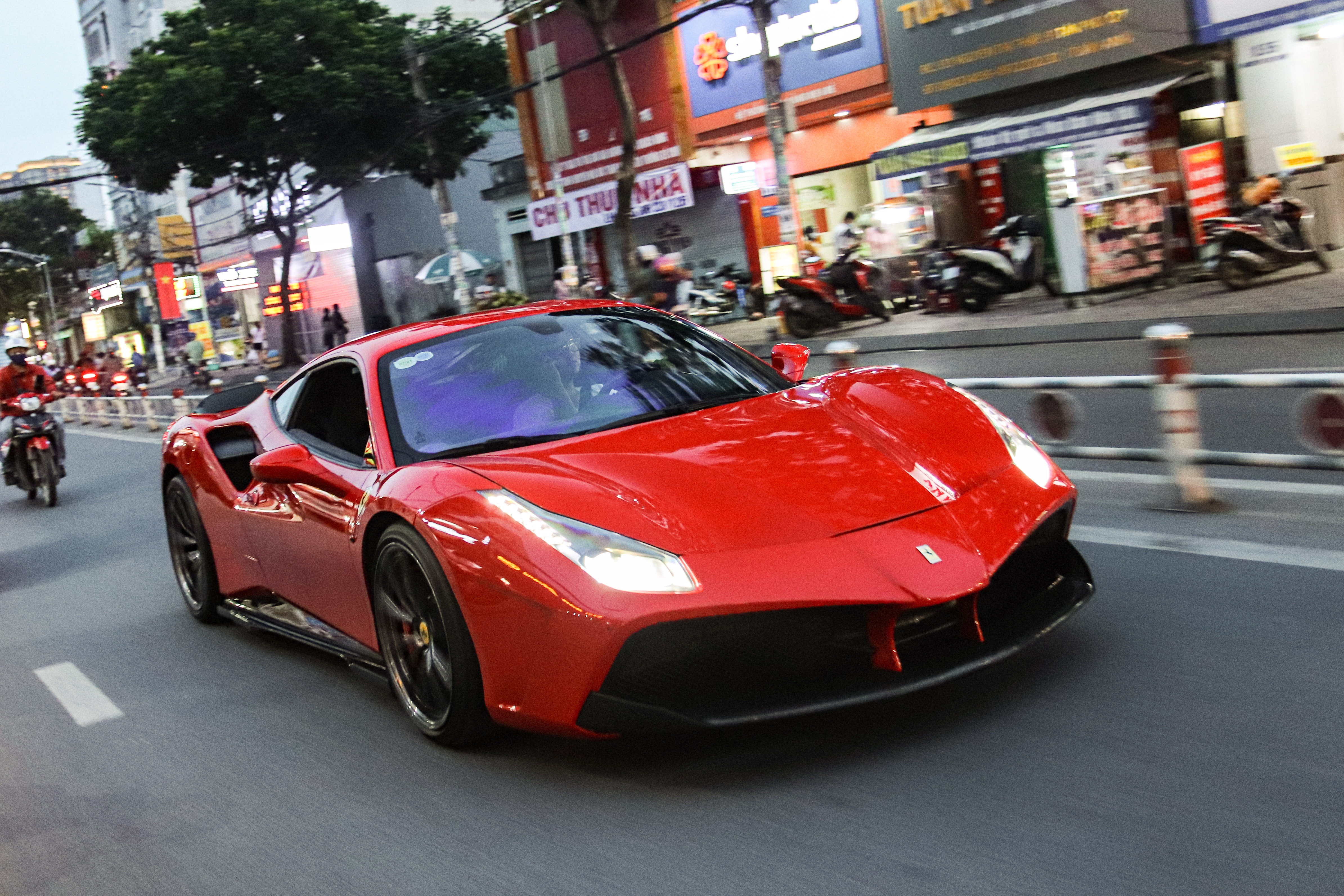 Ferrari 488 GTB SVR doc nhat VN duoc nang cong suat anh 21