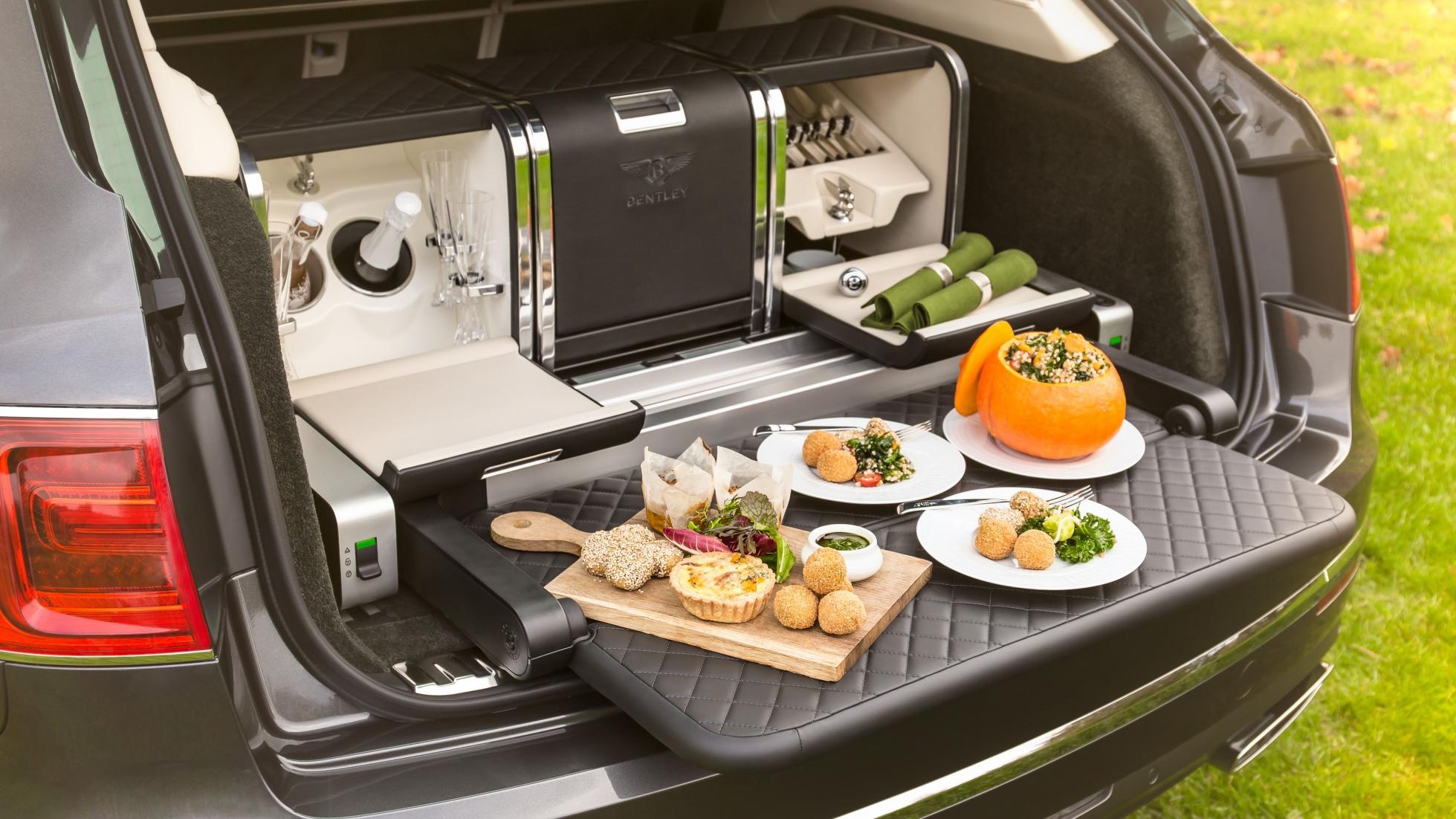 Nhung tinh nang tren xe sieu sang it nguoi biet anh 1