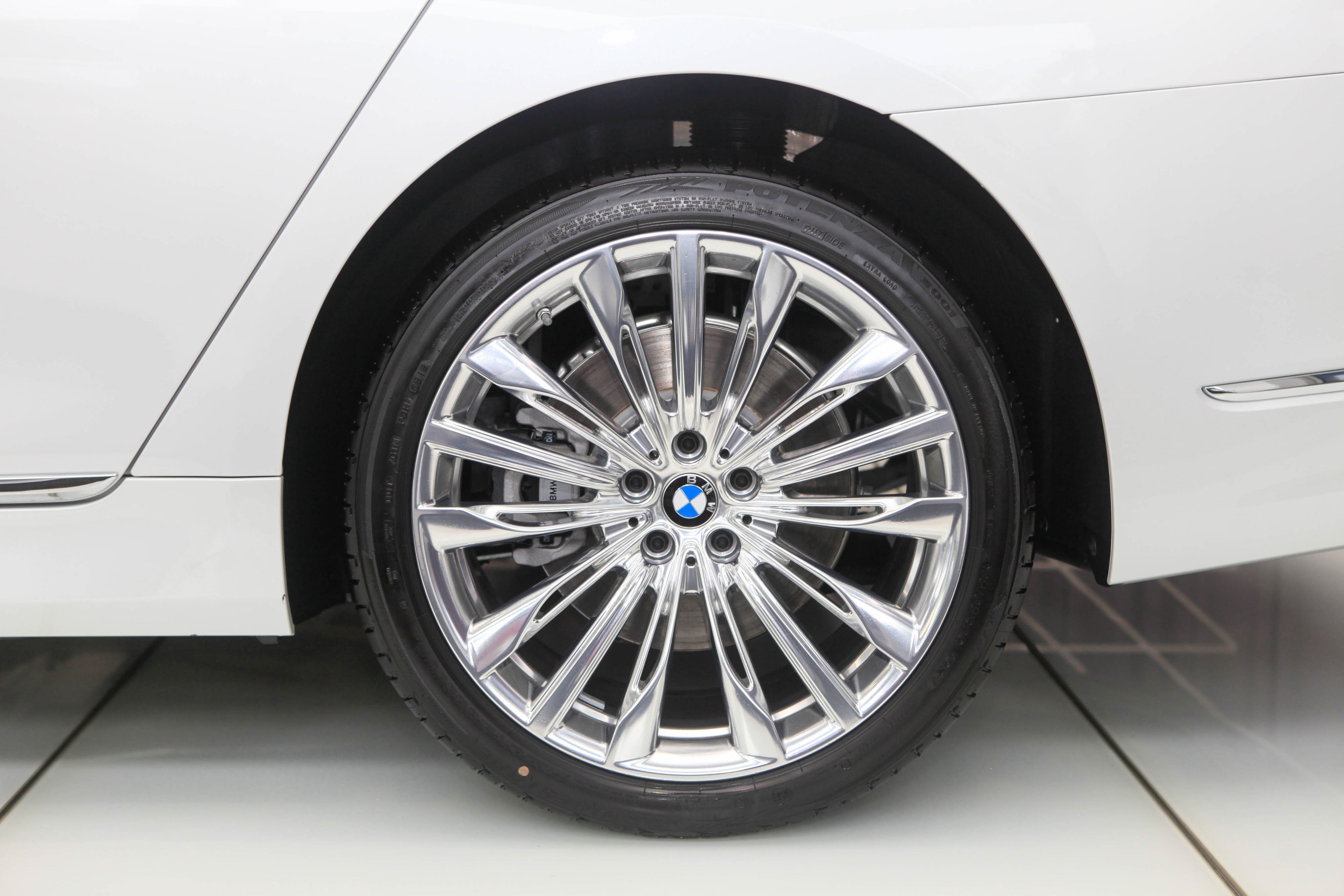 So sánh BMW 740Li và Mercedes-Benz S 450L Luxury ảnh 7 So sanh BMW 740Li va Mercedes-Benz S 450L Luxury anh 7