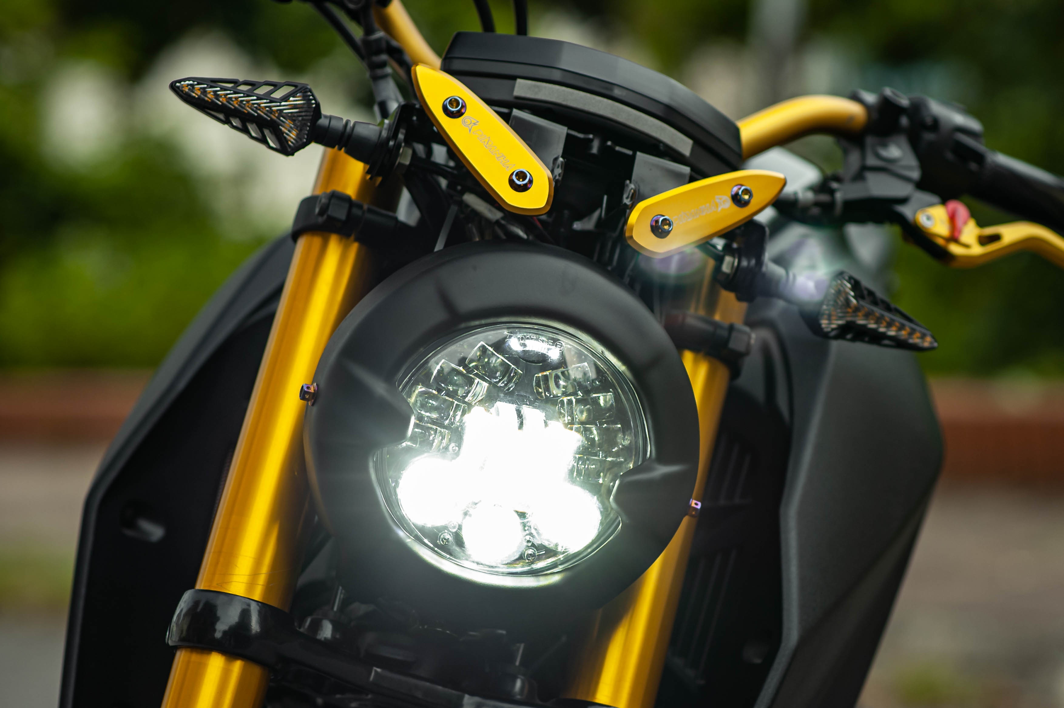 Yamaha TFX 150 do phong cach cafe racer anh 2