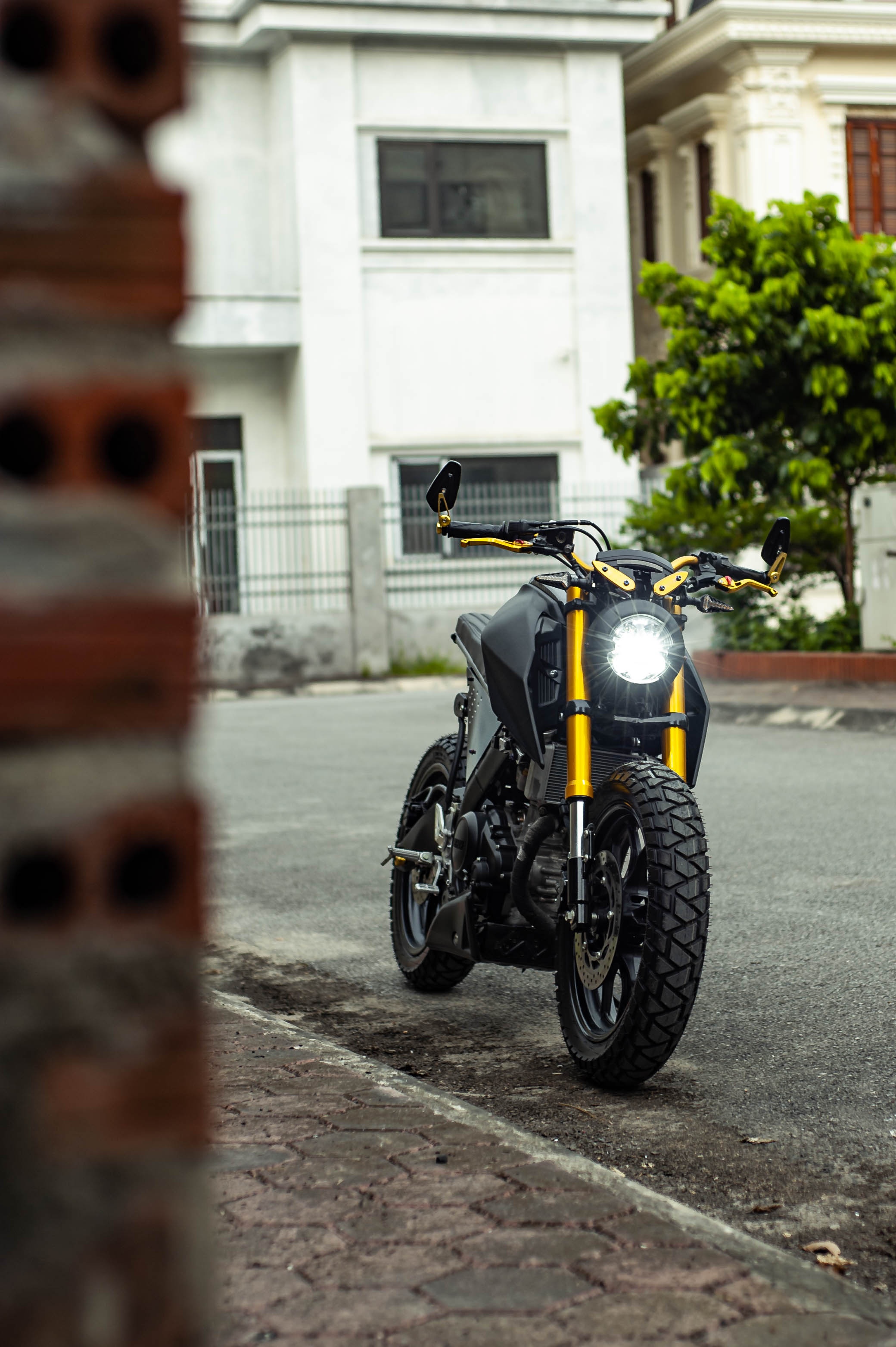 Yamaha TFX 150 do phong cach cafe racer anh 9