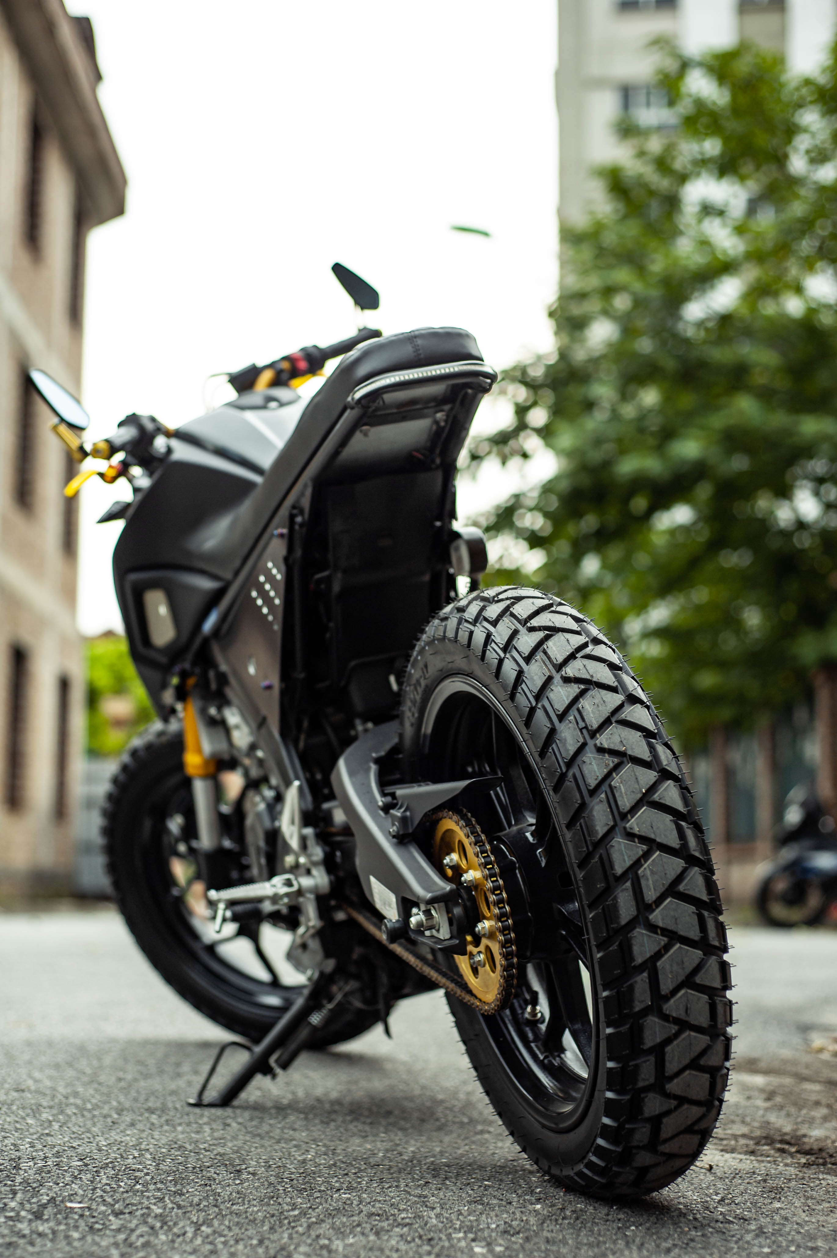 Yamaha TFX 150 do phong cach cafe racer anh 8