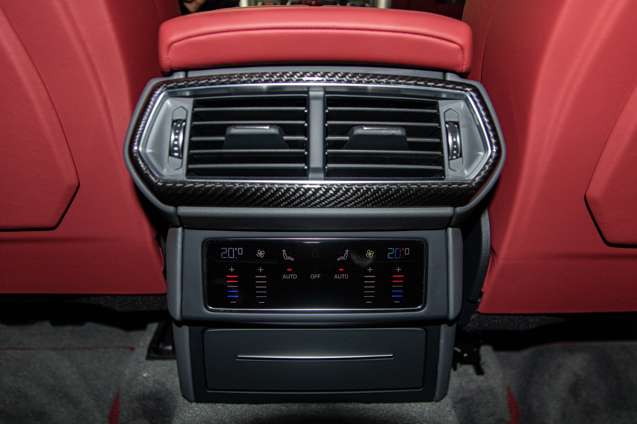 Chi tiet Lamborghini Urus chinh hang anh 32