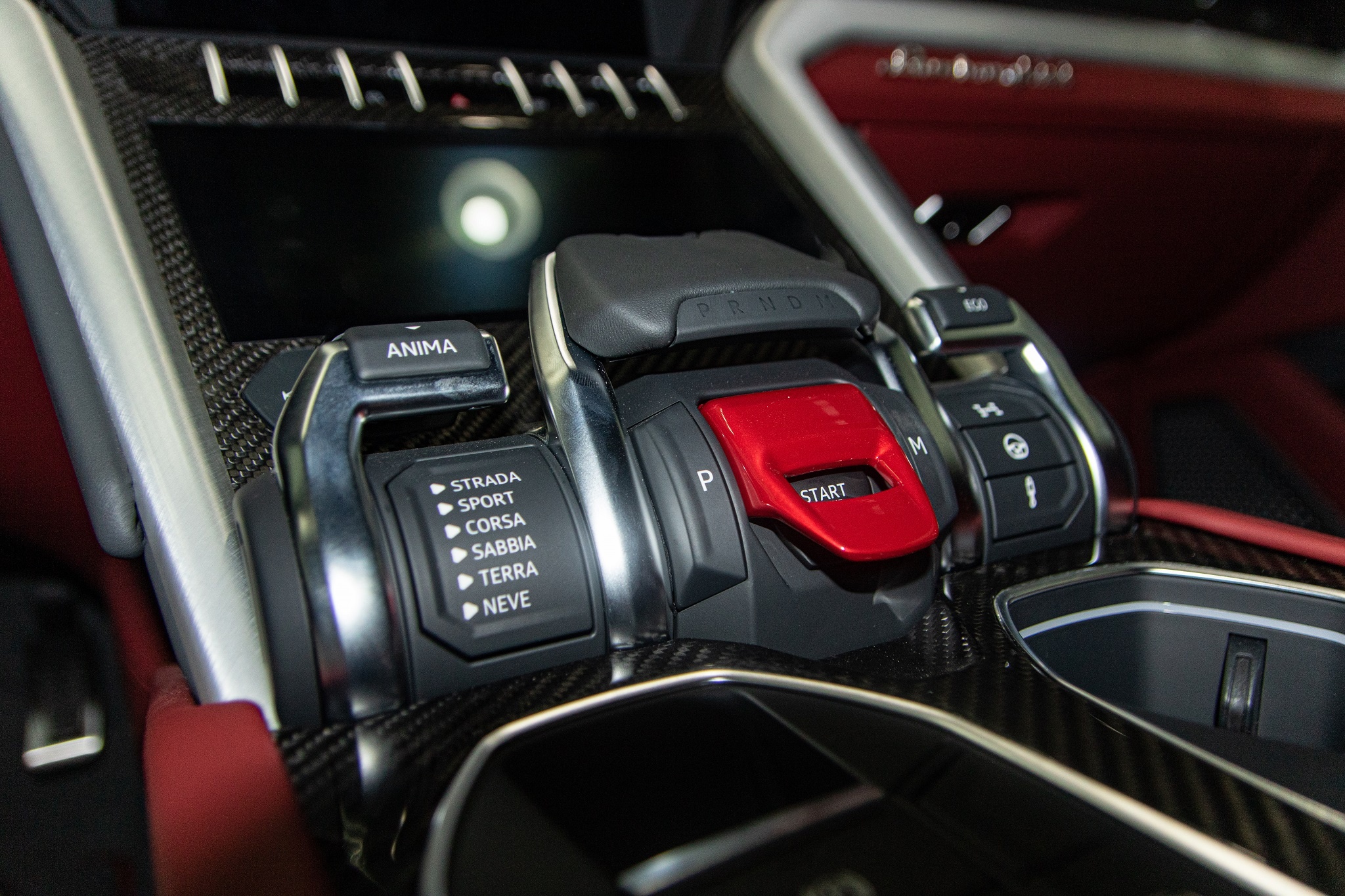 Chi tiet Lamborghini Urus chinh hang anh 22